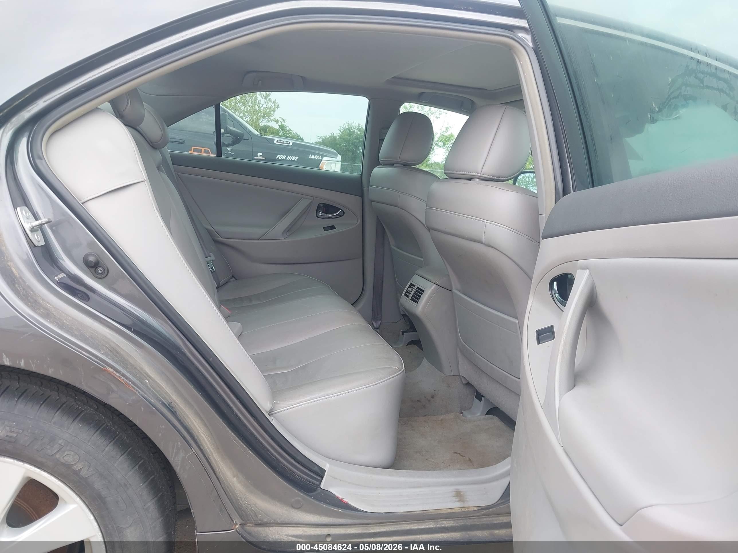 TOYOTA CAMRY image 8