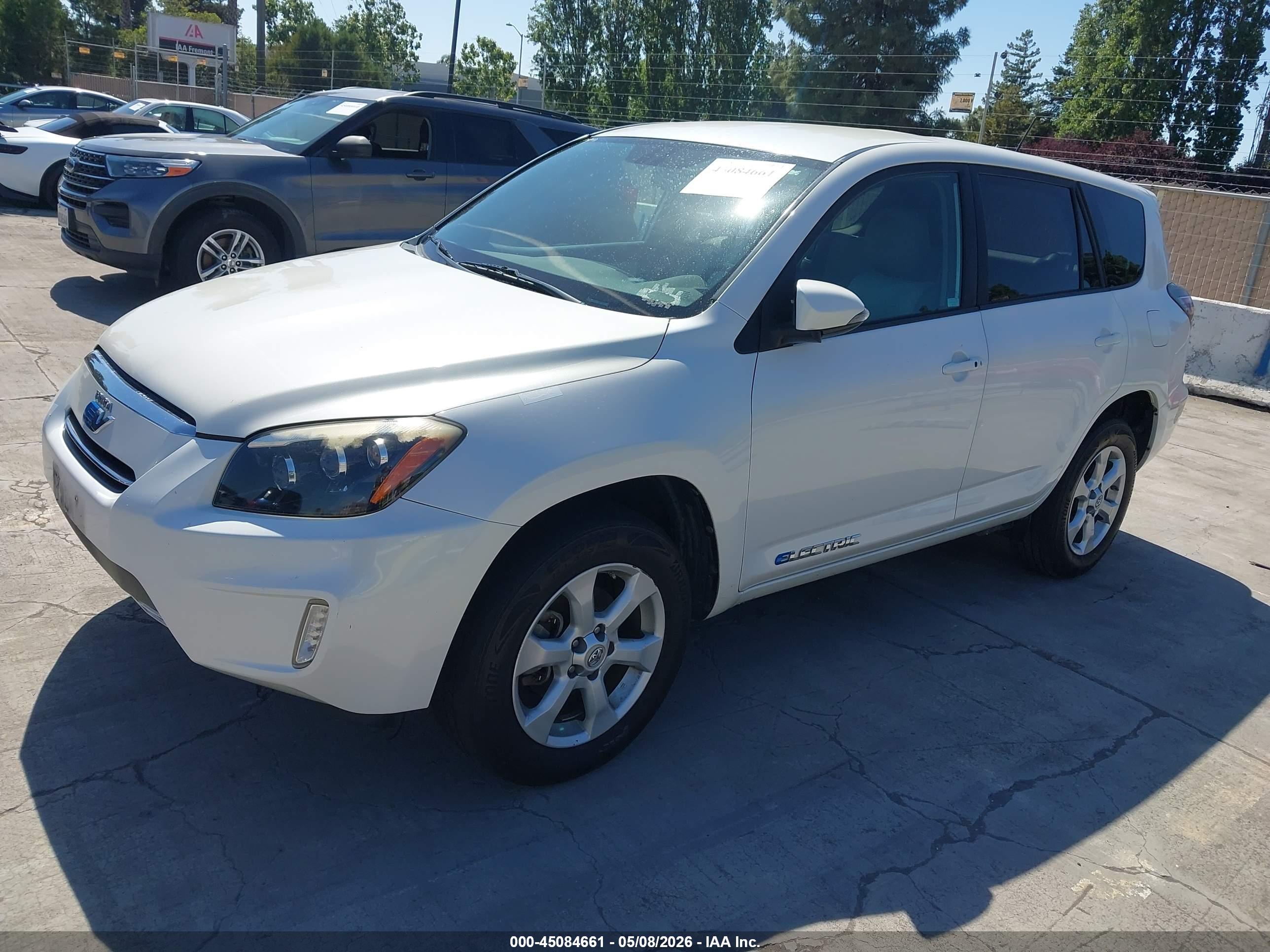 TOYOTA RAV4 image 2