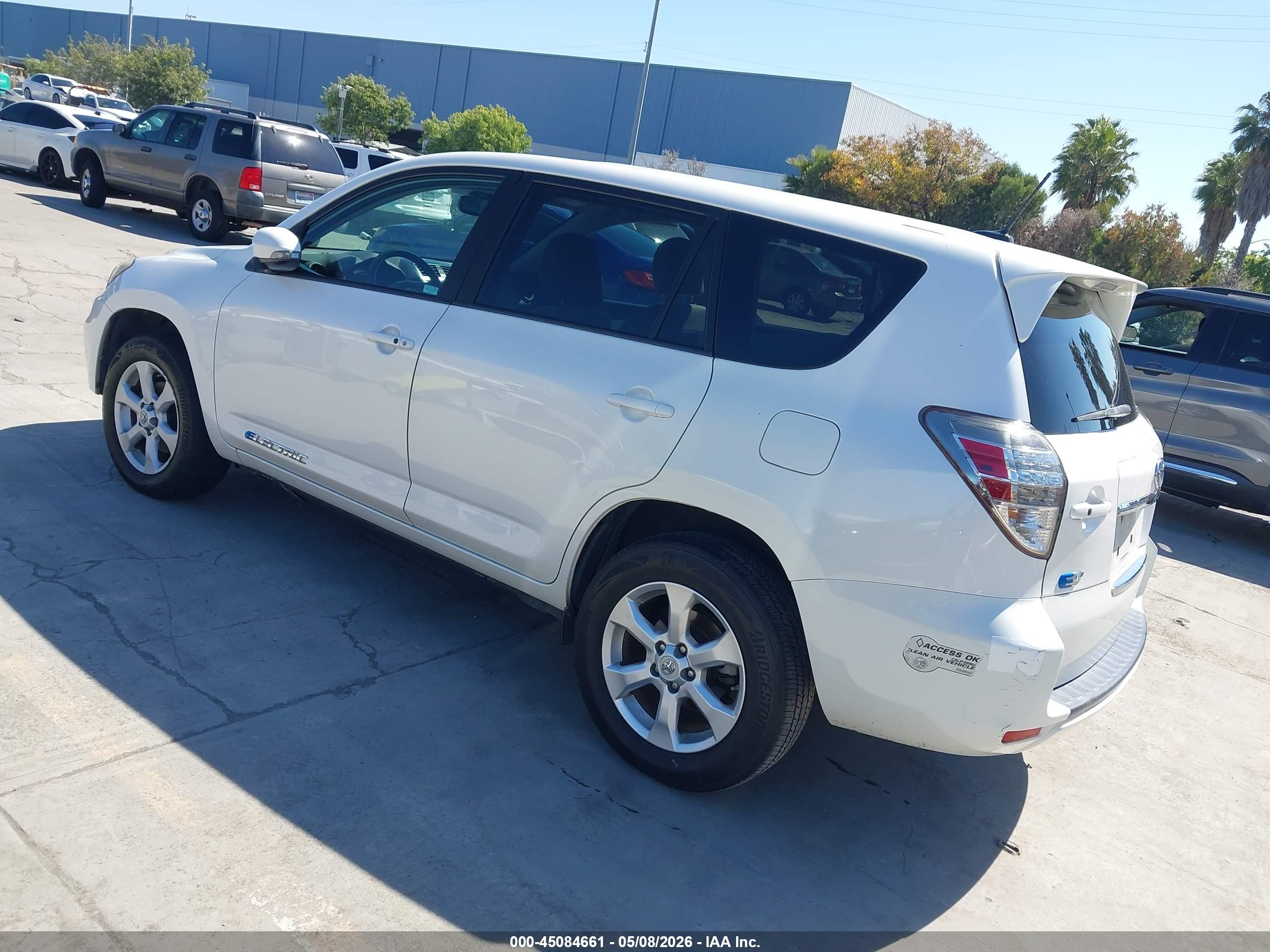TOYOTA RAV4 image 3