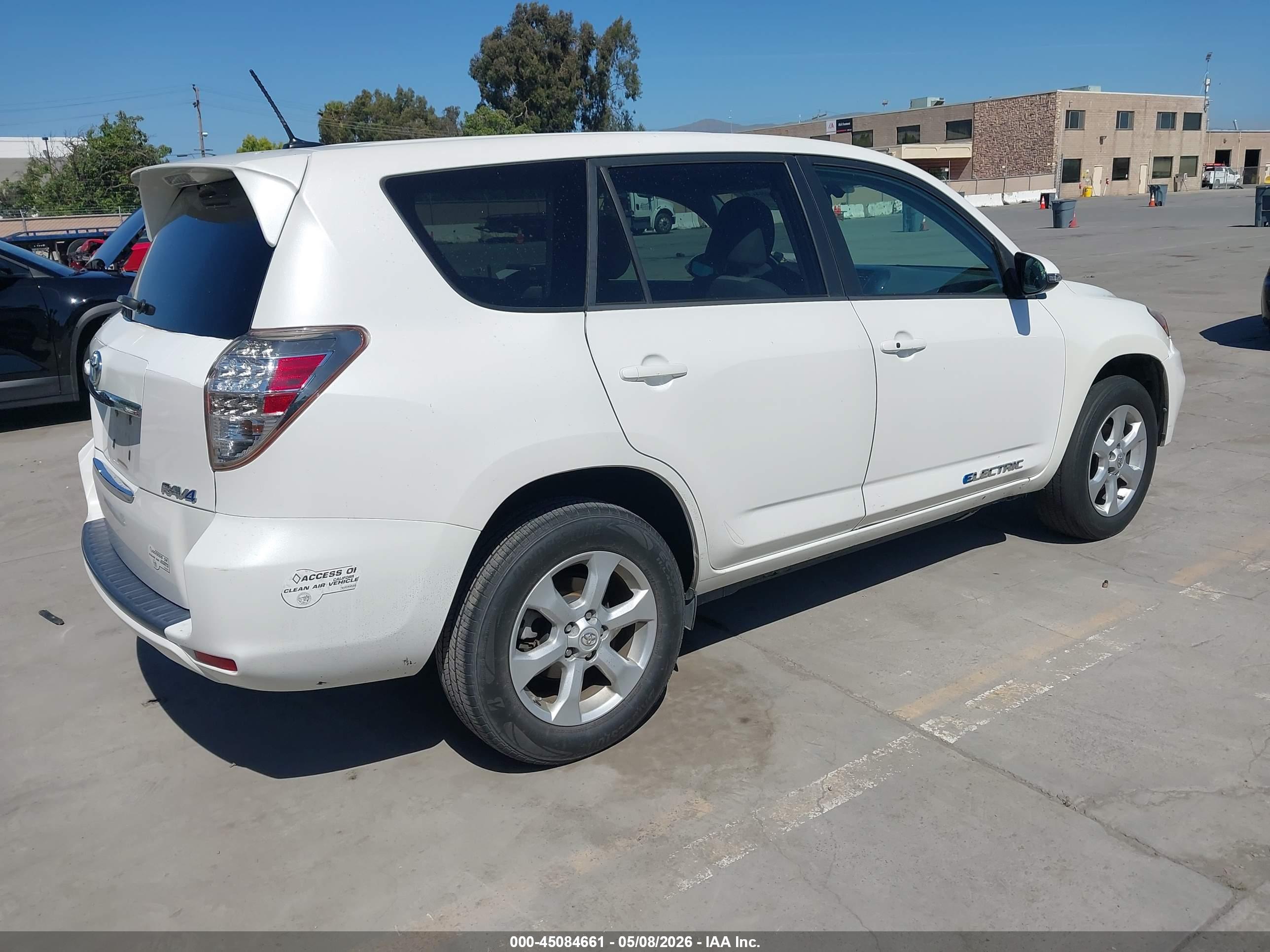 TOYOTA RAV4 image 4