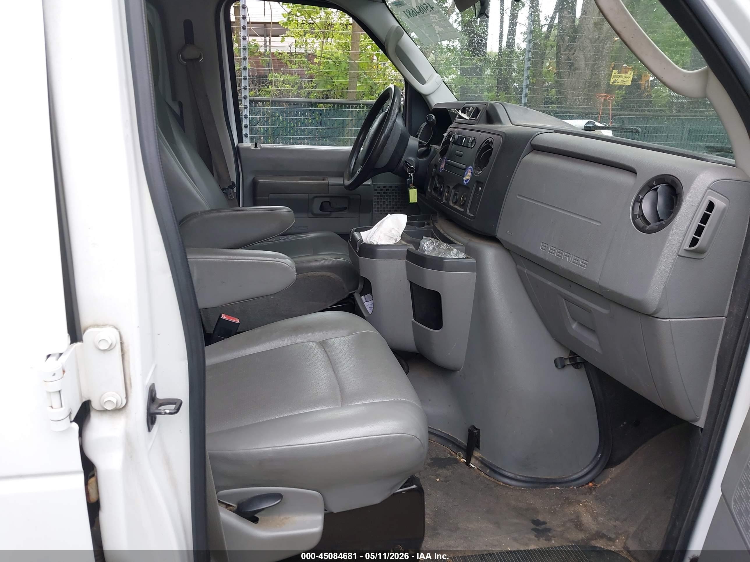 FORD E-150 image 5