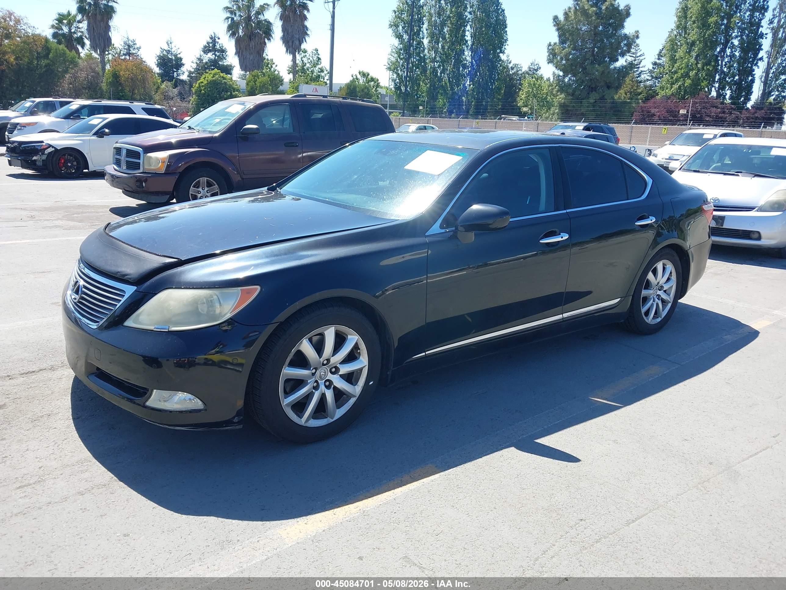 LEXUS LS image 2