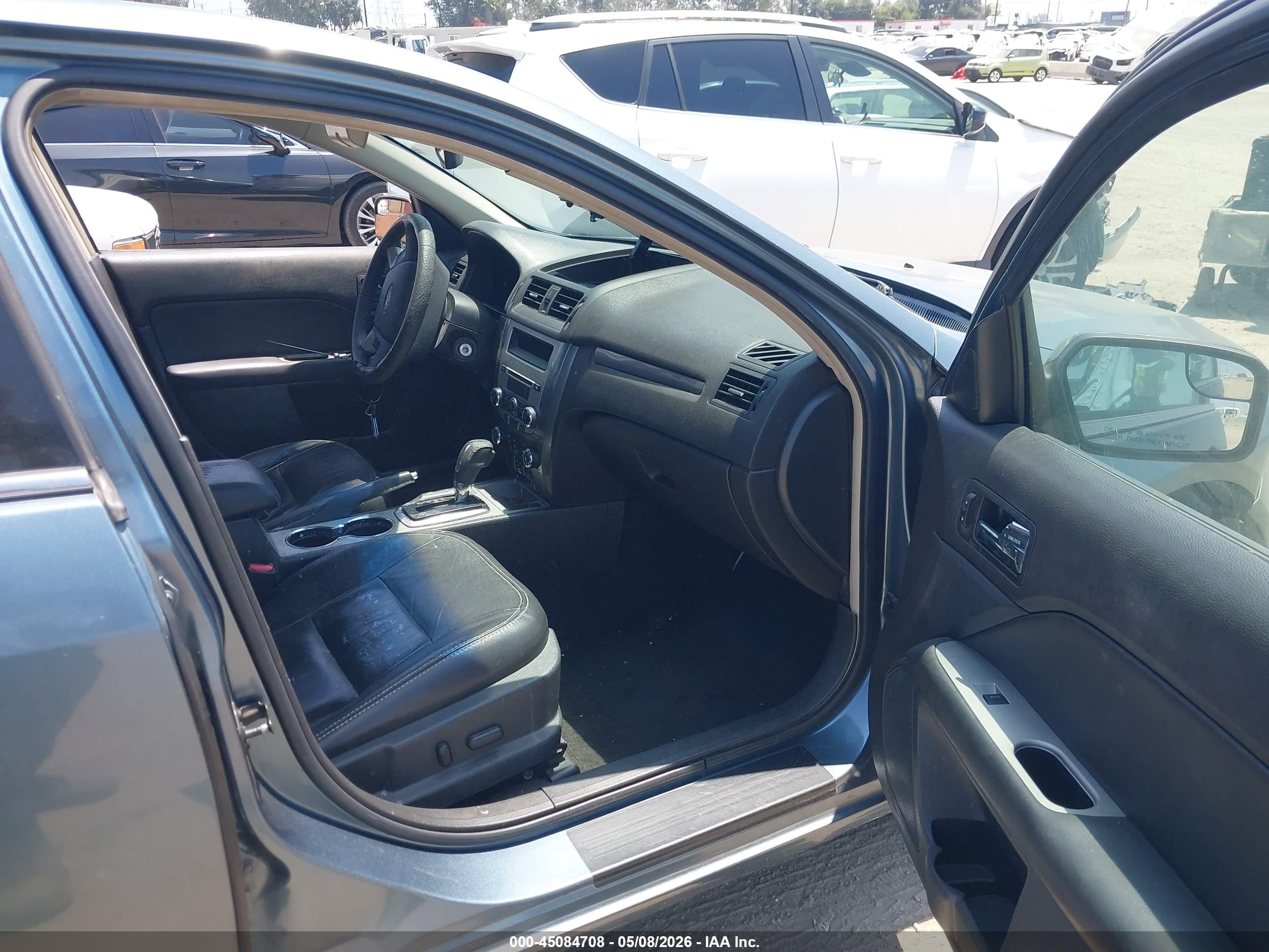FORD FUSION image 5