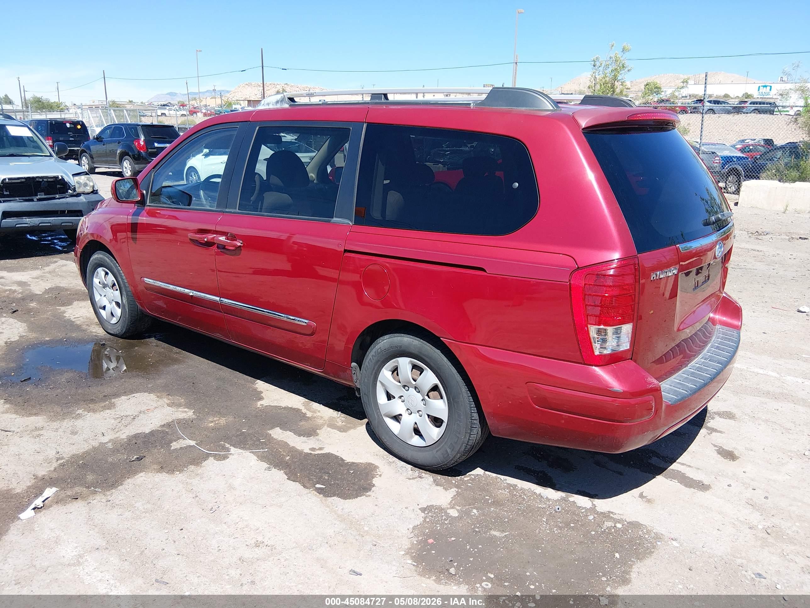 HYUNDAI ENTOURAGE image 3