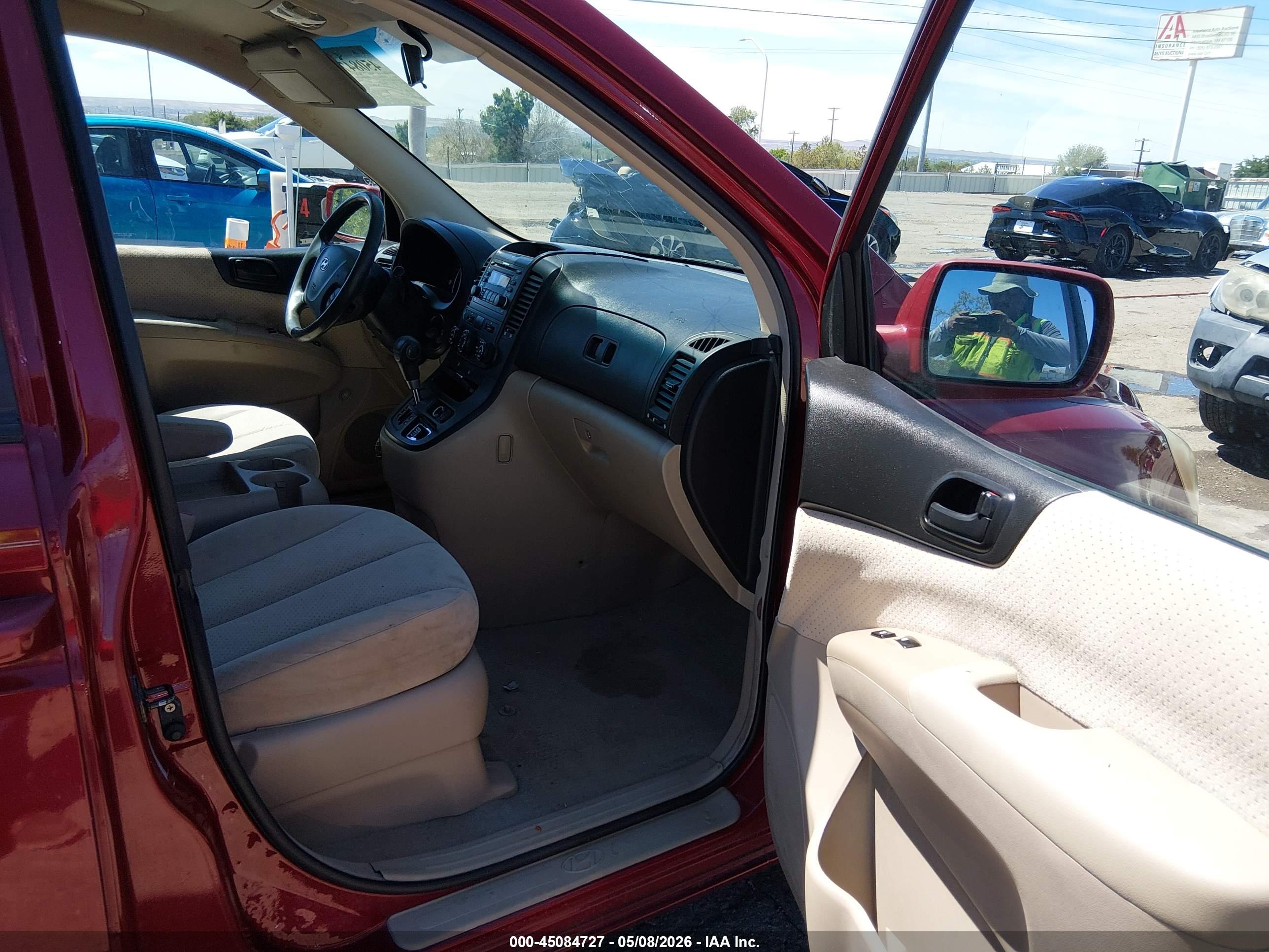 HYUNDAI ENTOURAGE image 5