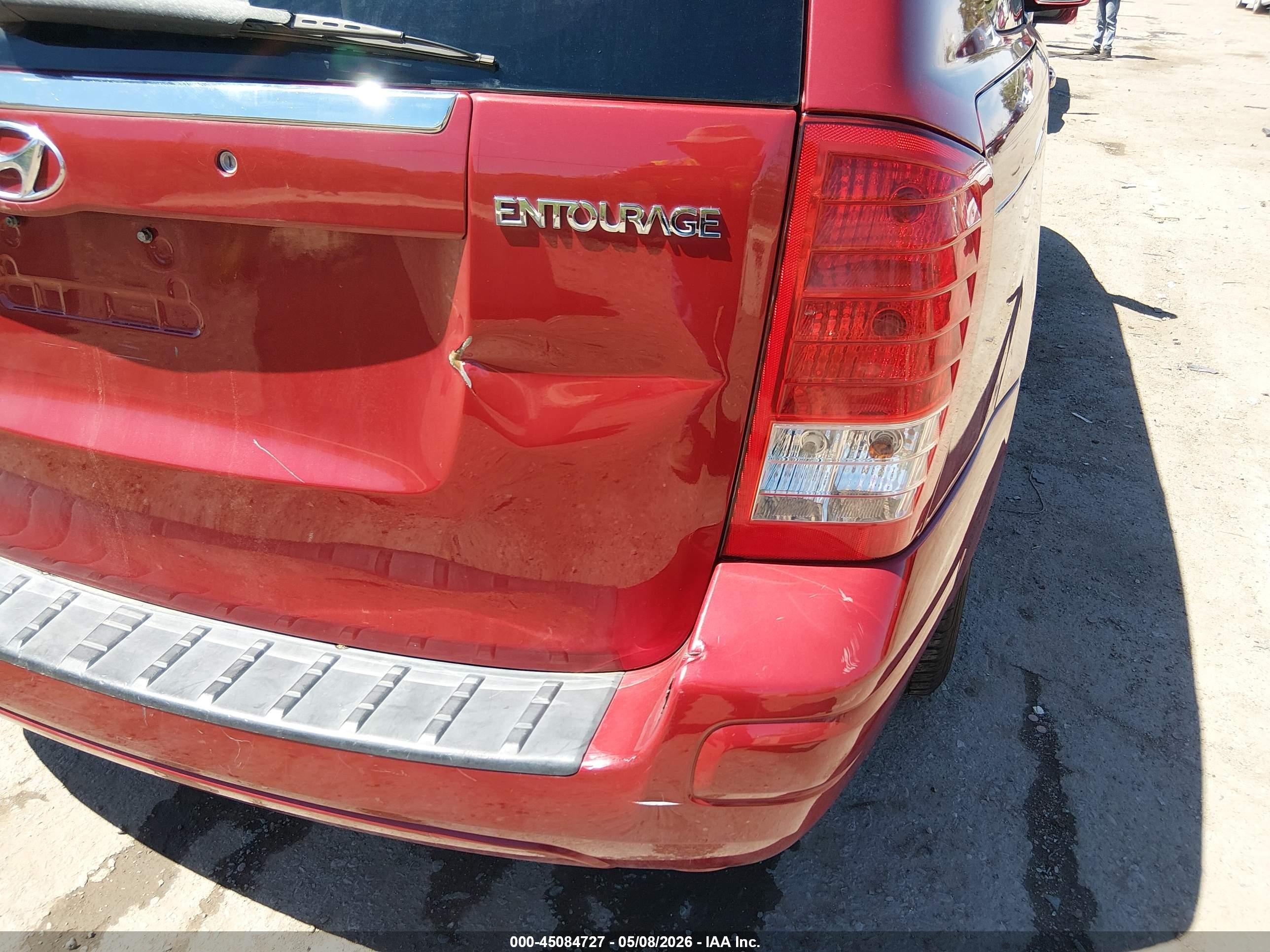 HYUNDAI ENTOURAGE image 6