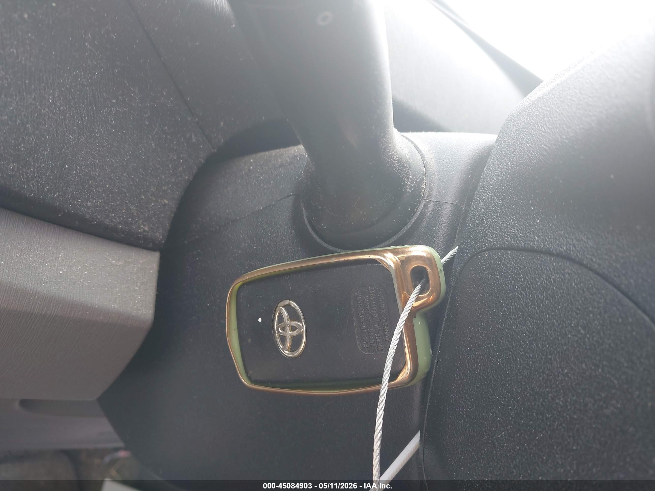 TOYOTA PRIUS image 11