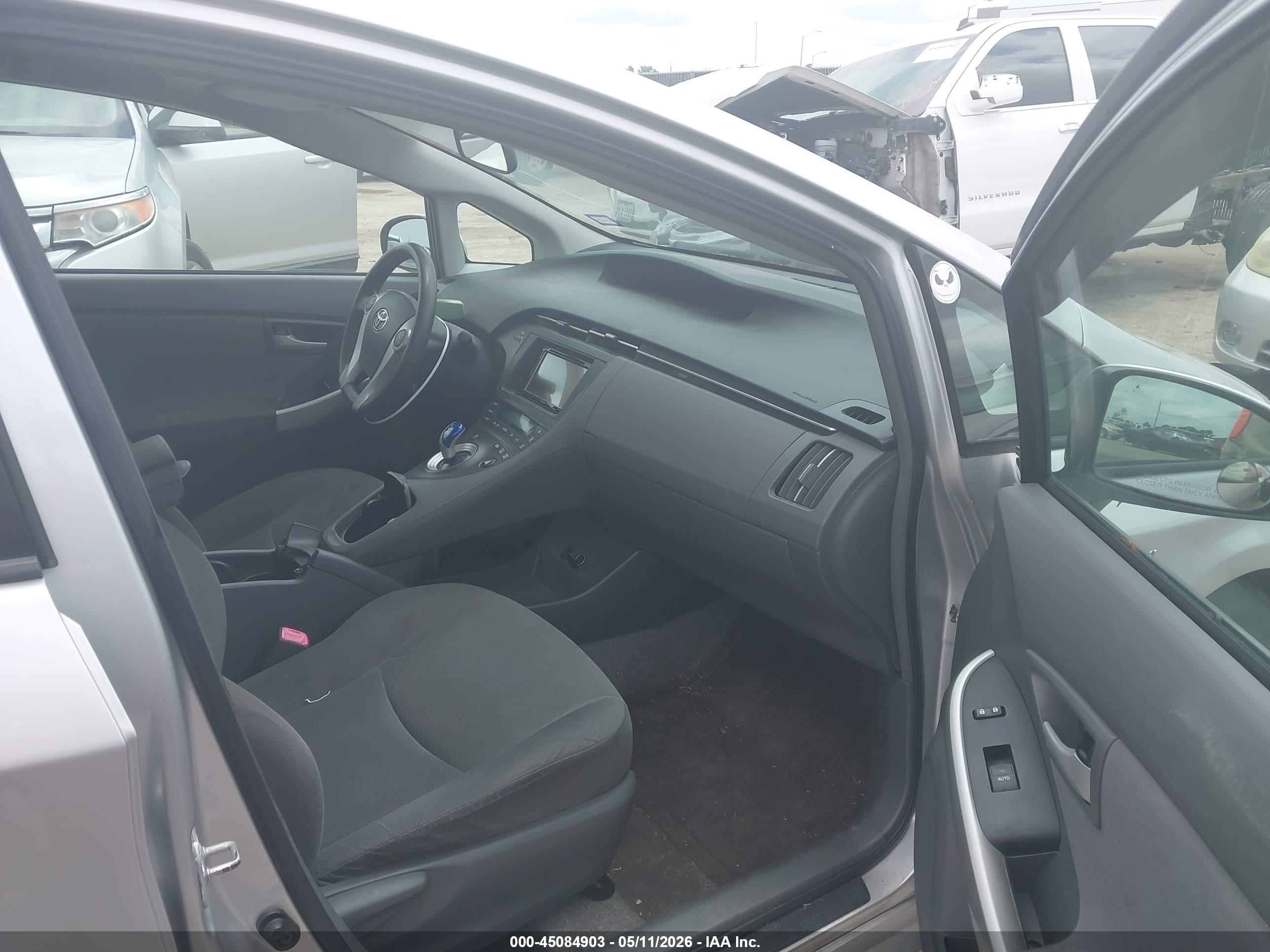 TOYOTA PRIUS image 5
