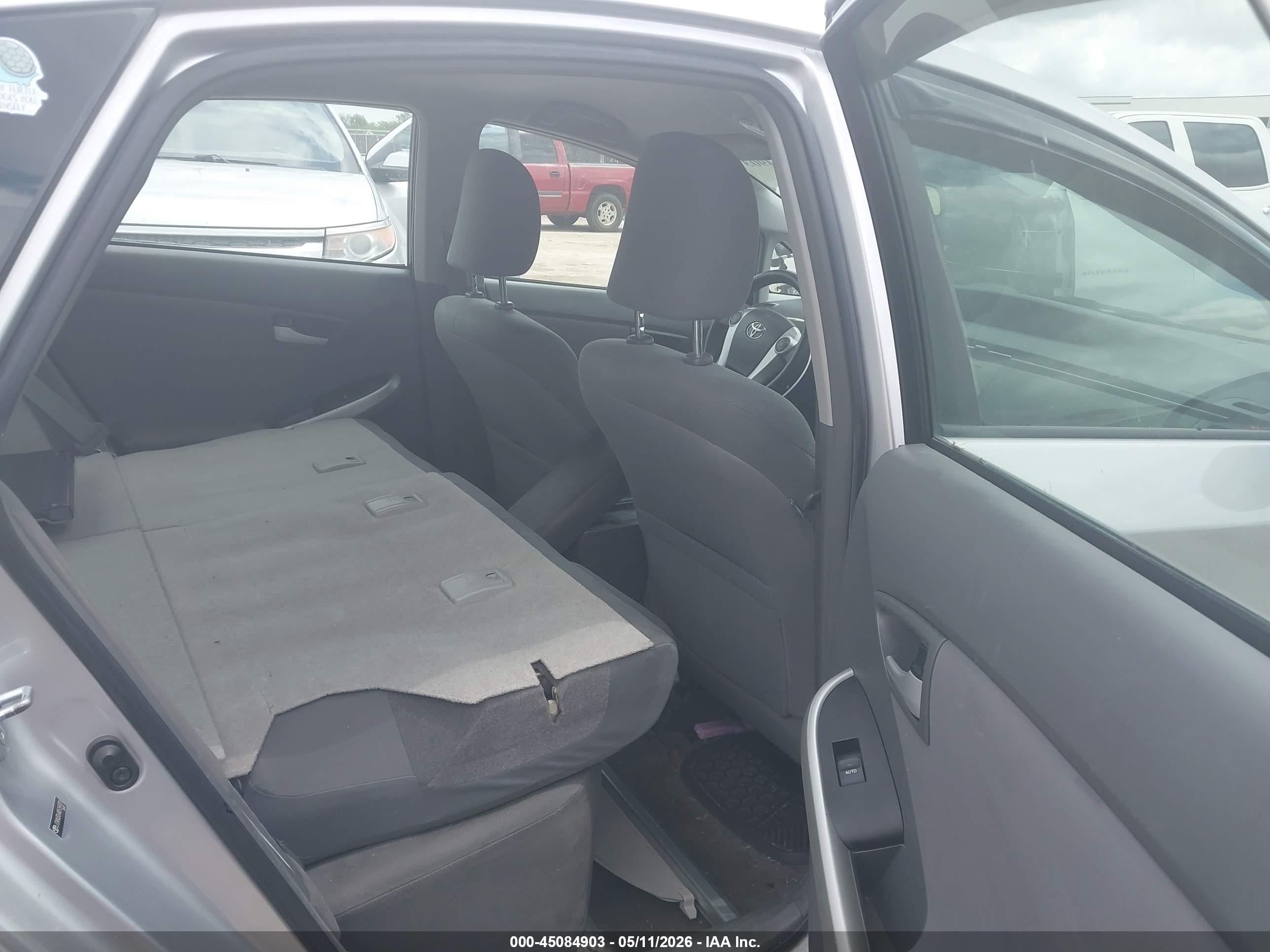 TOYOTA PRIUS image 8