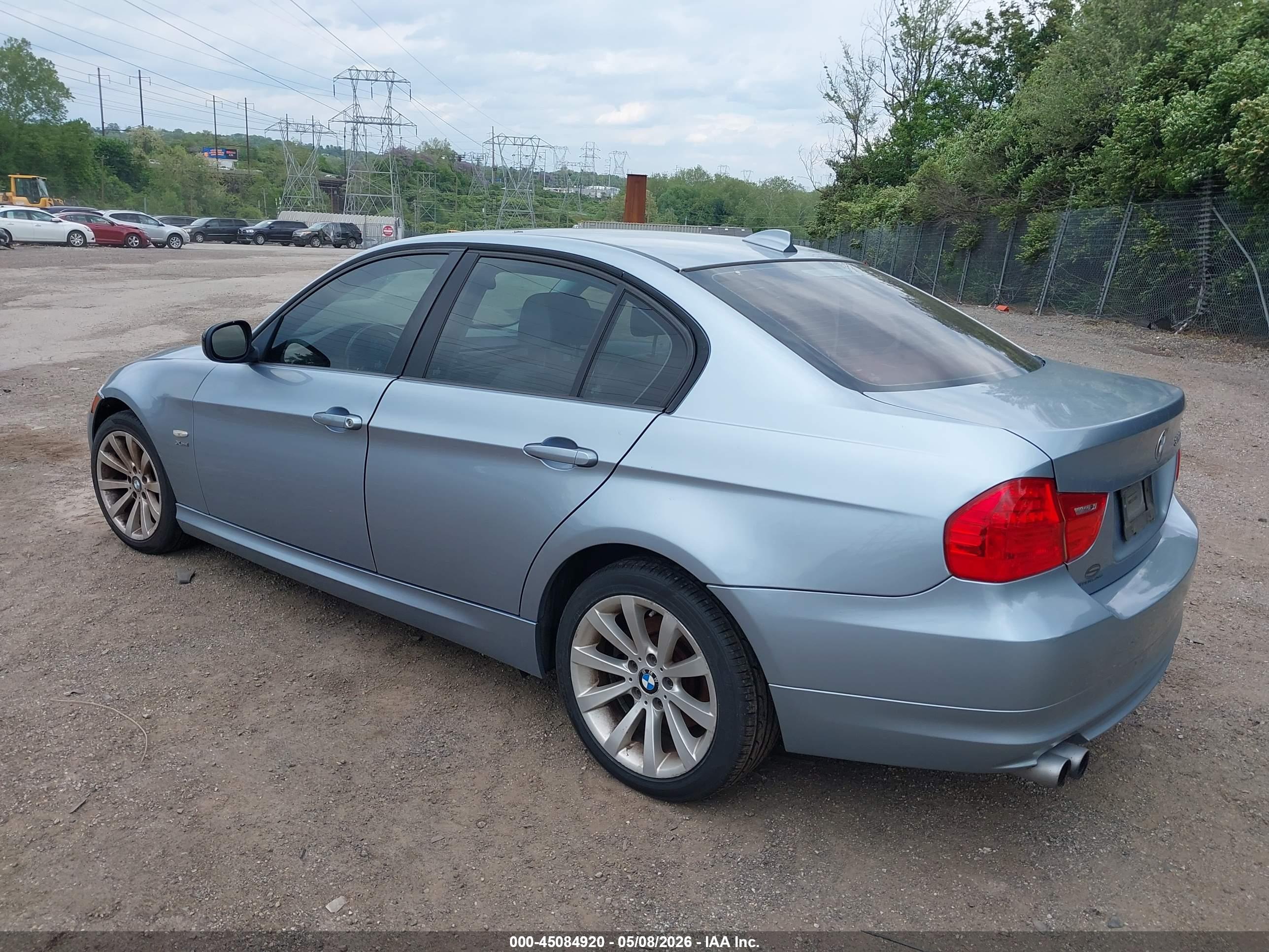 BMW 328I image 3