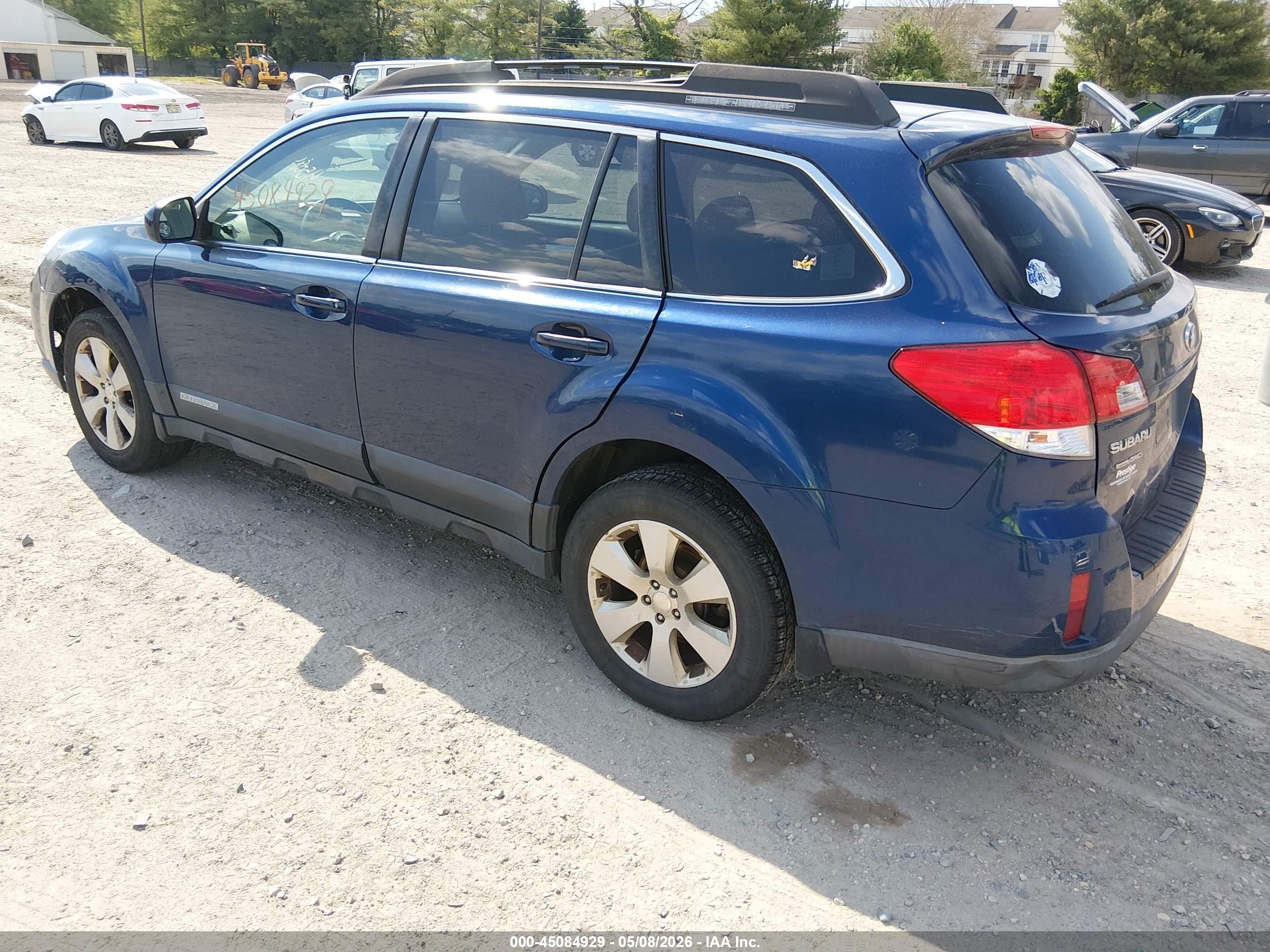 SUBARU OUTBACK image 3