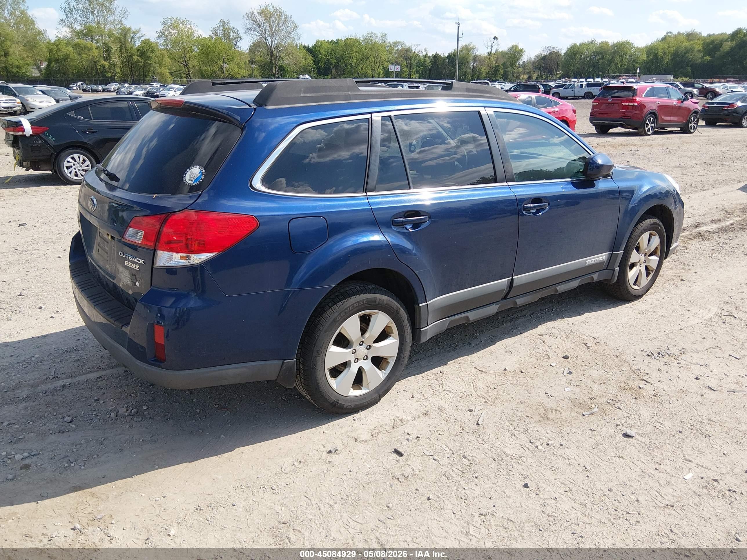 SUBARU OUTBACK image 4