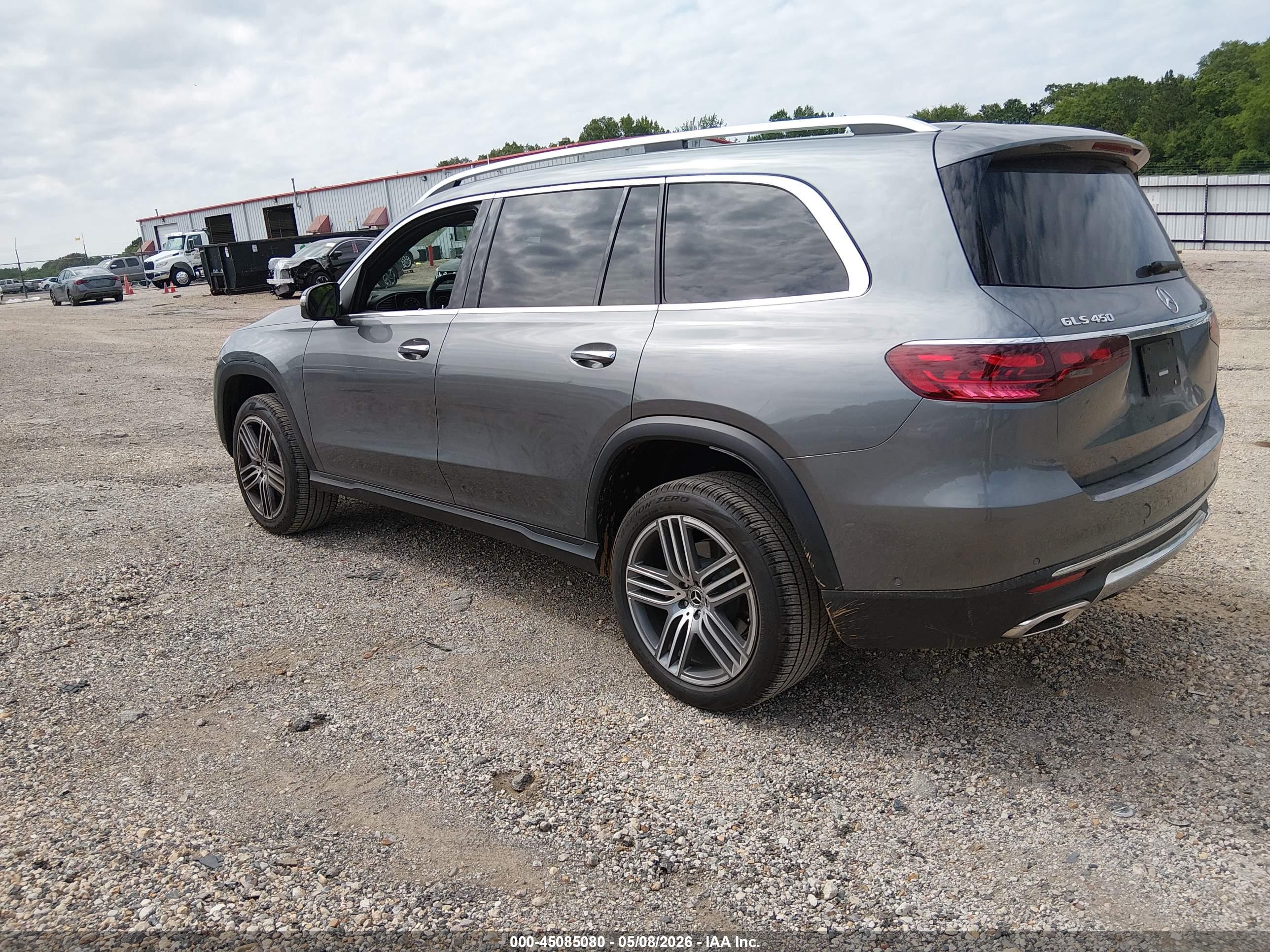 MERCEDES-BENZ GLS image 3