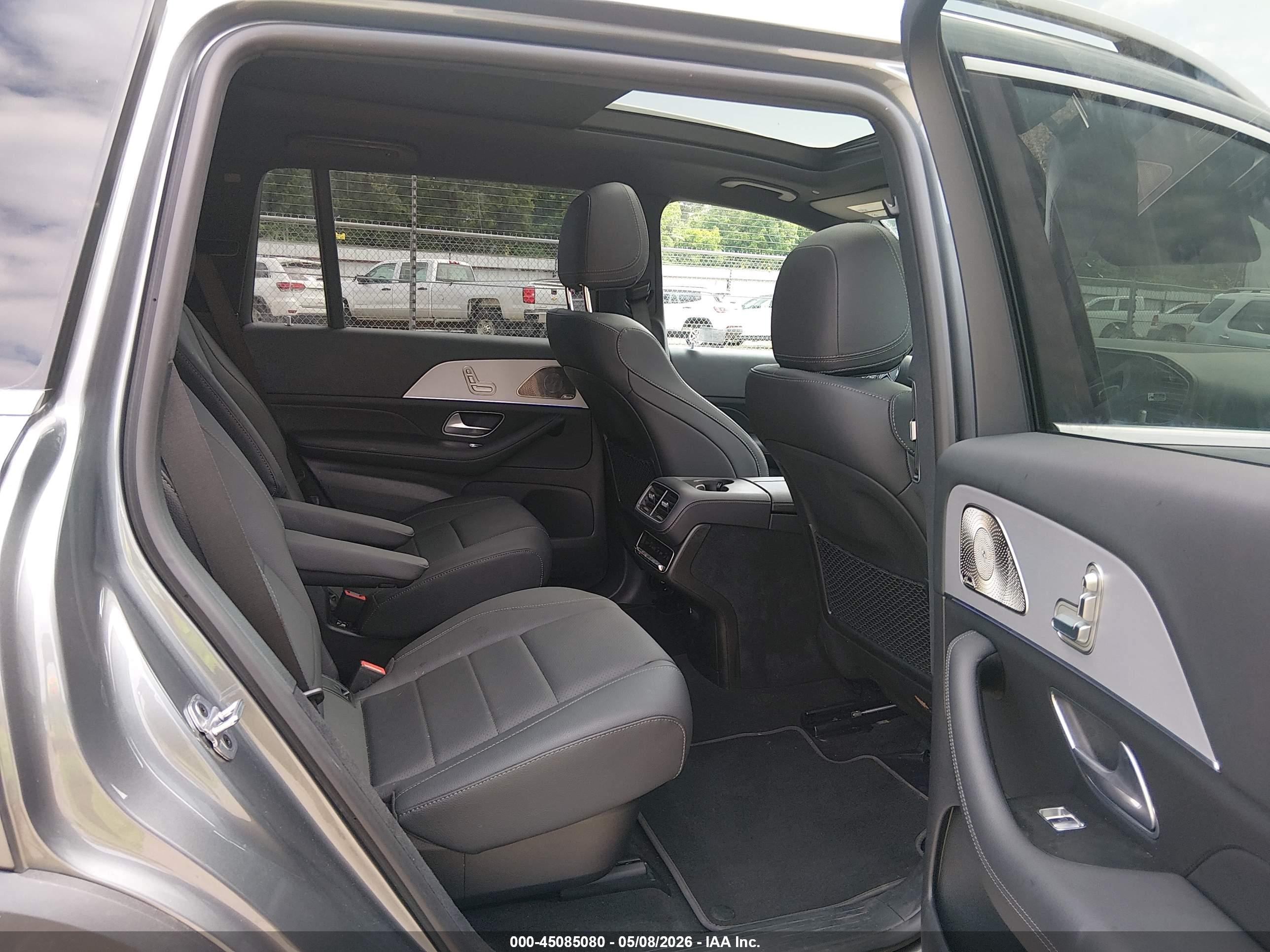 MERCEDES-BENZ GLS image 8