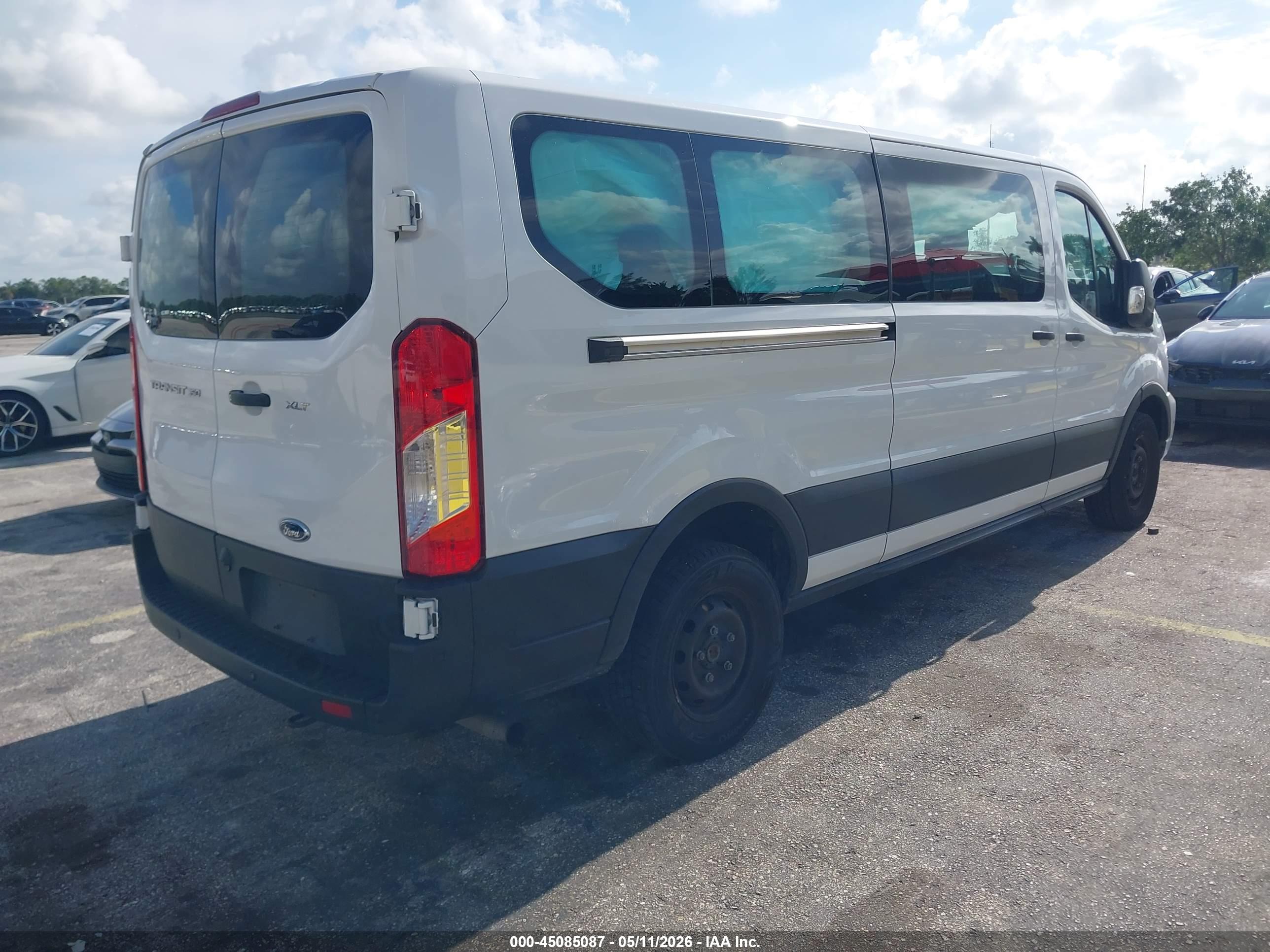 FORD TRANSIT-350 image 4