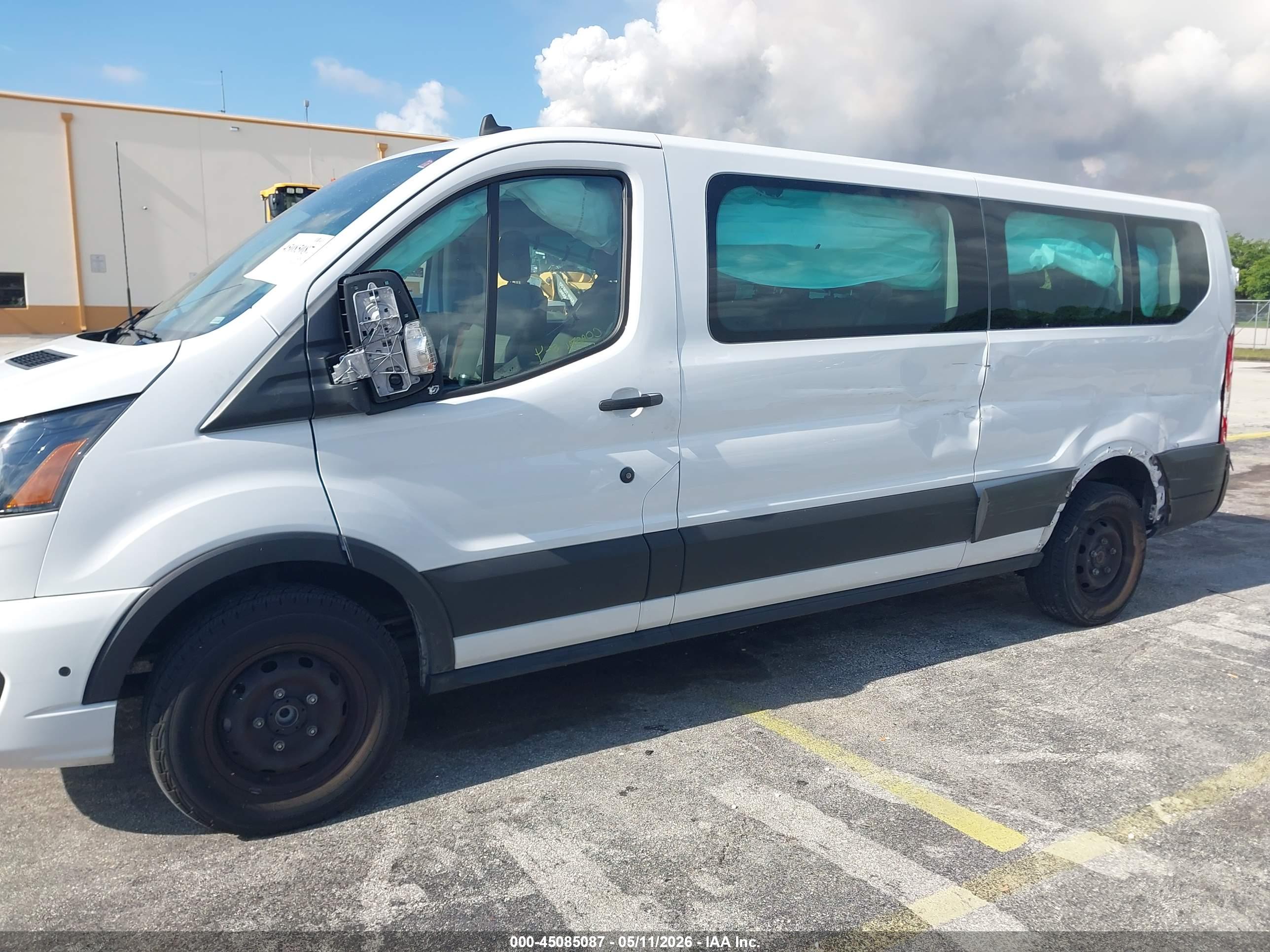 FORD TRANSIT-350 image 6