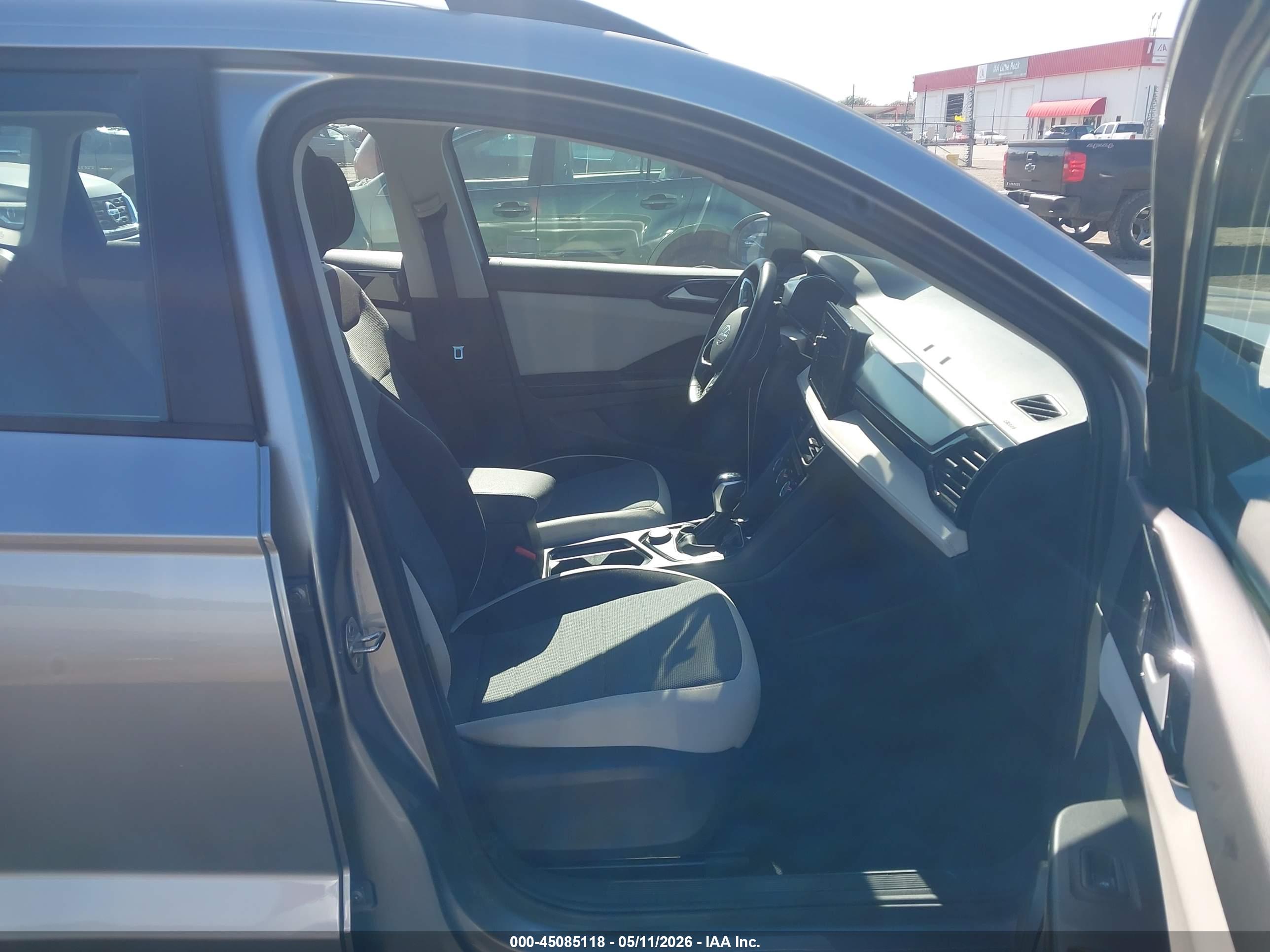 VOLKSWAGEN TAOS image 5