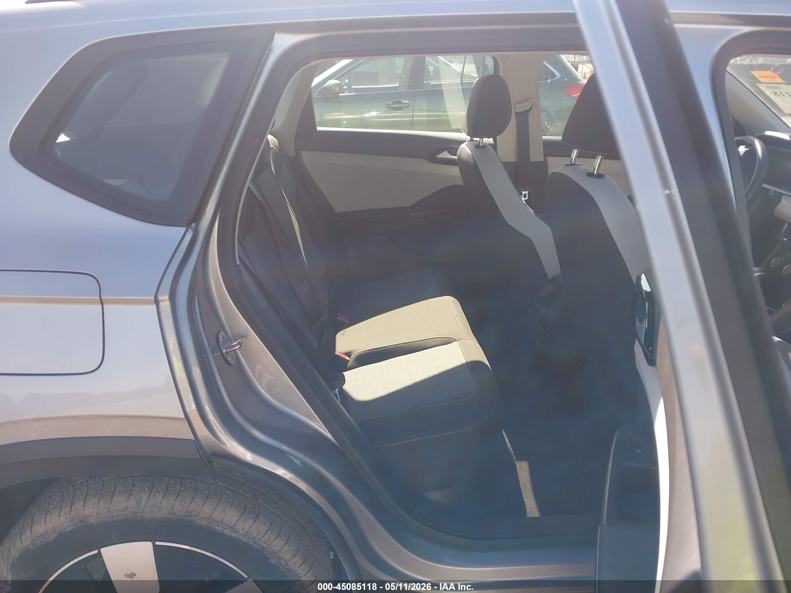 VOLKSWAGEN TAOS image 8