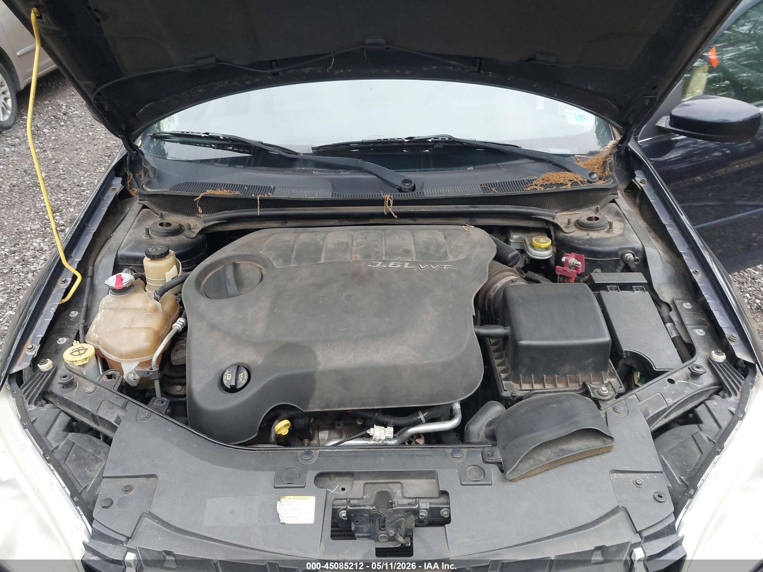 CHRYSLER 200 image 10