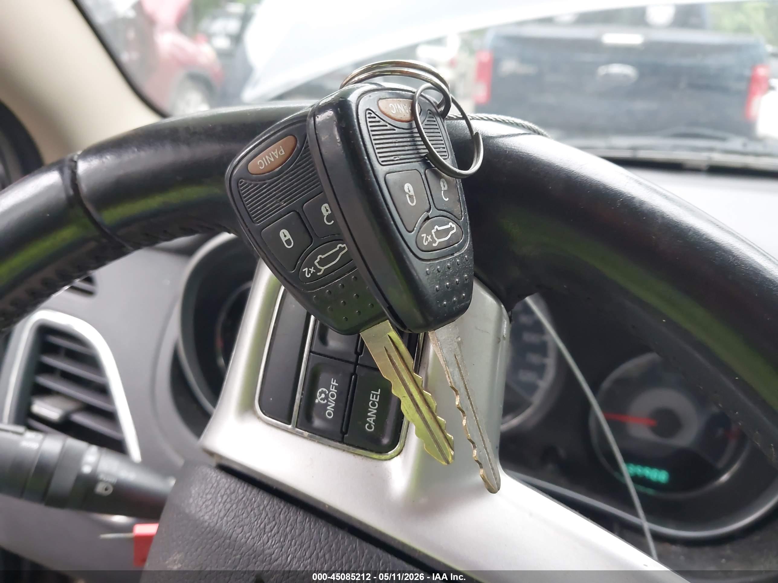 CHRYSLER 200 image 11