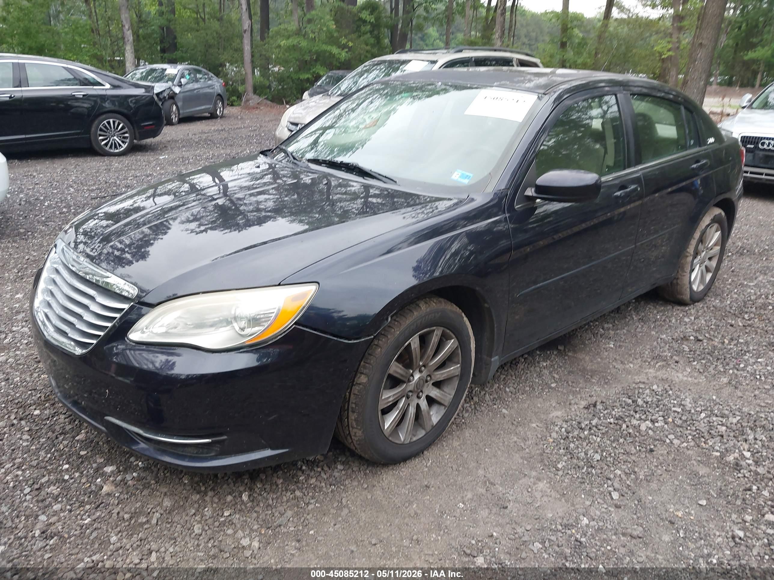 CHRYSLER 200 image 2