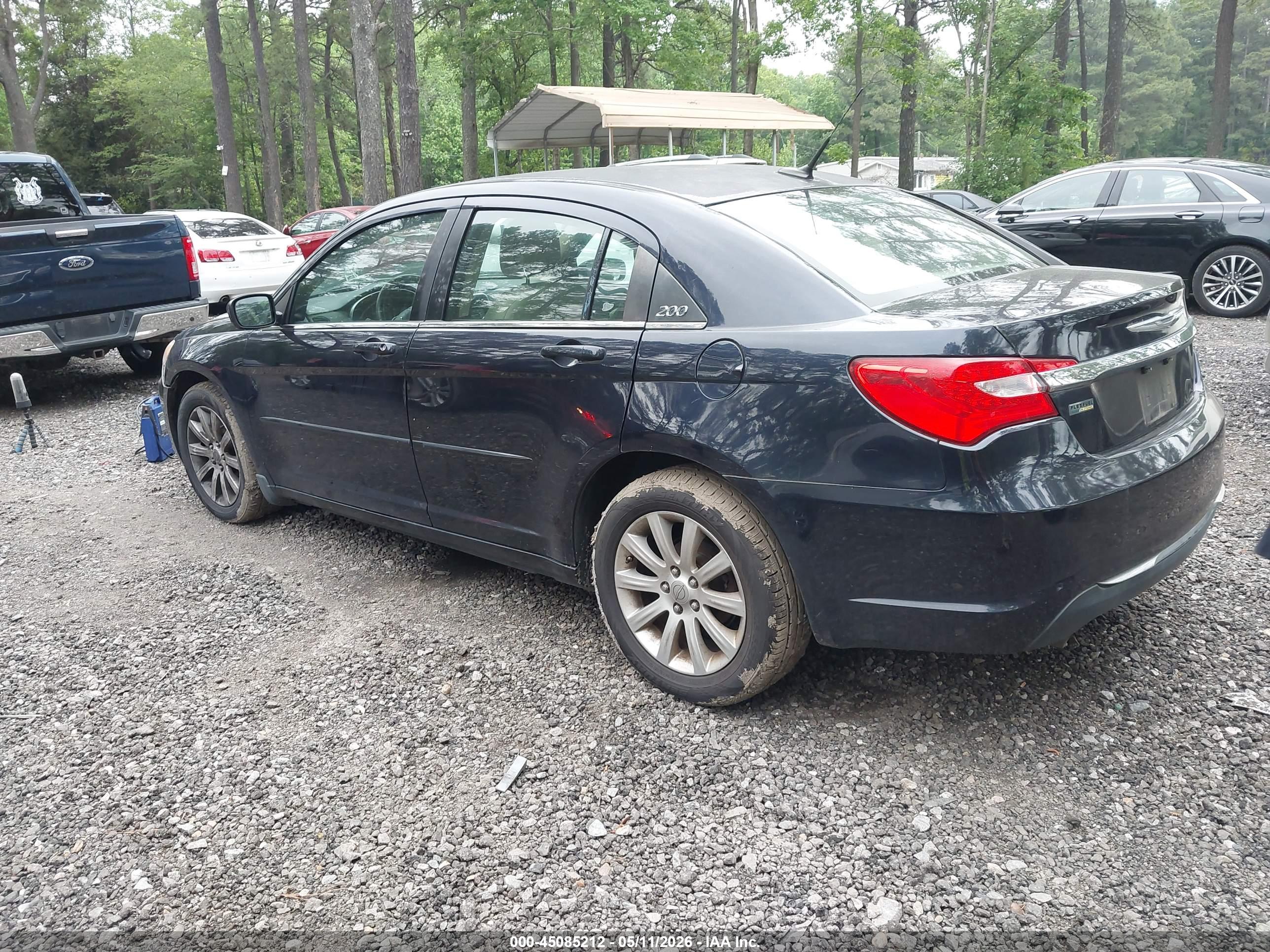 CHRYSLER 200 image 3