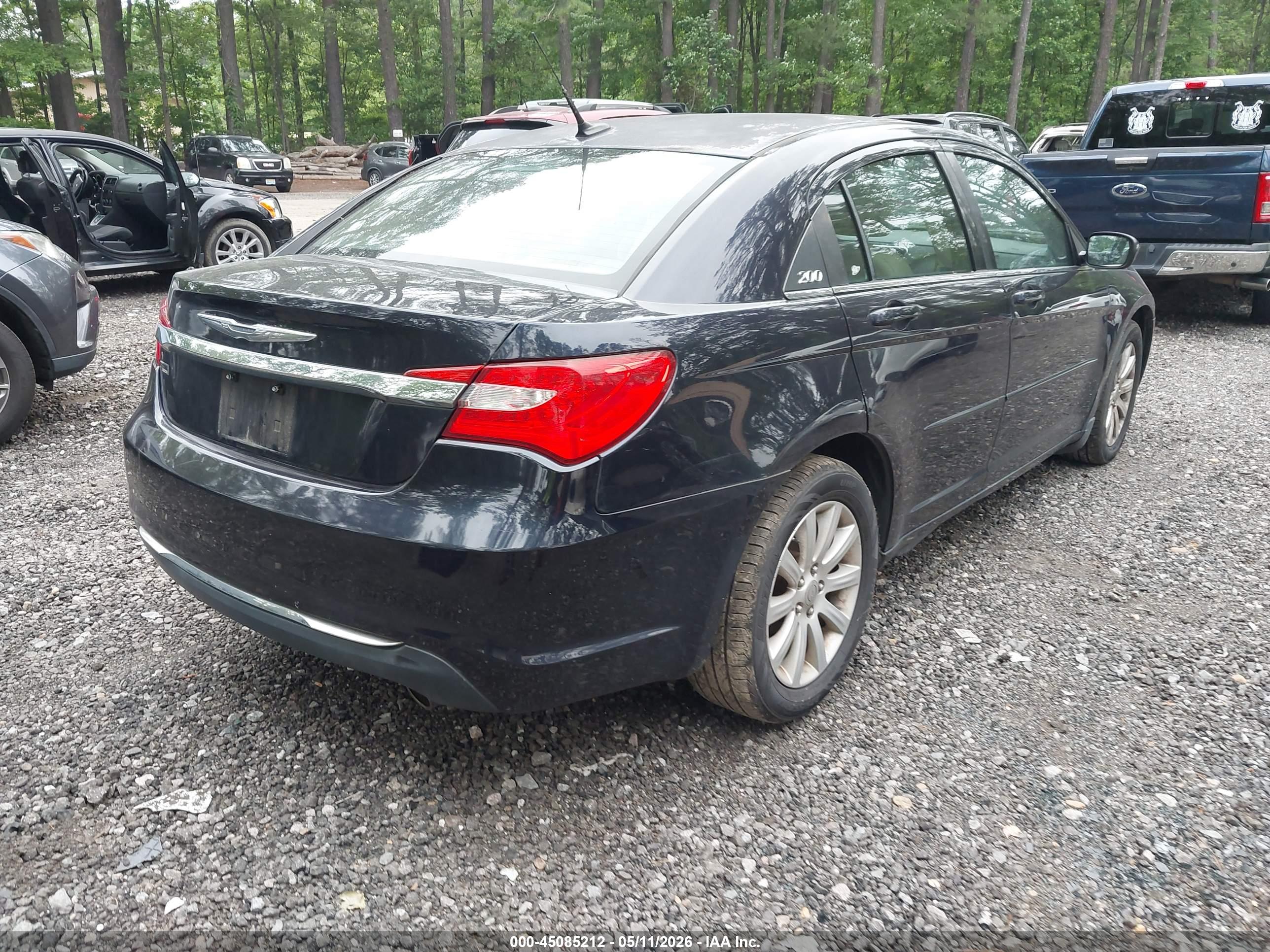CHRYSLER 200 image 4