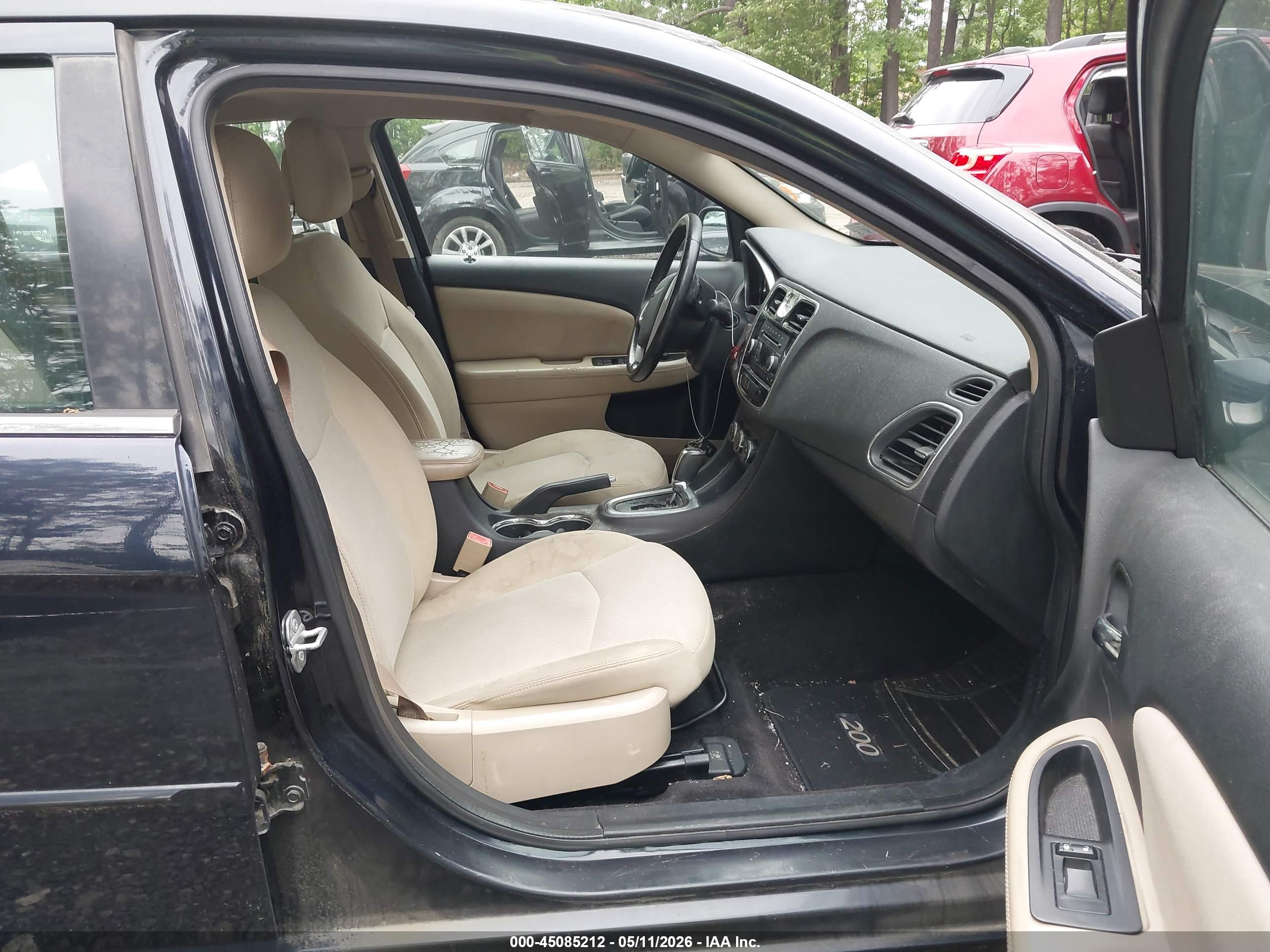 CHRYSLER 200 image 5