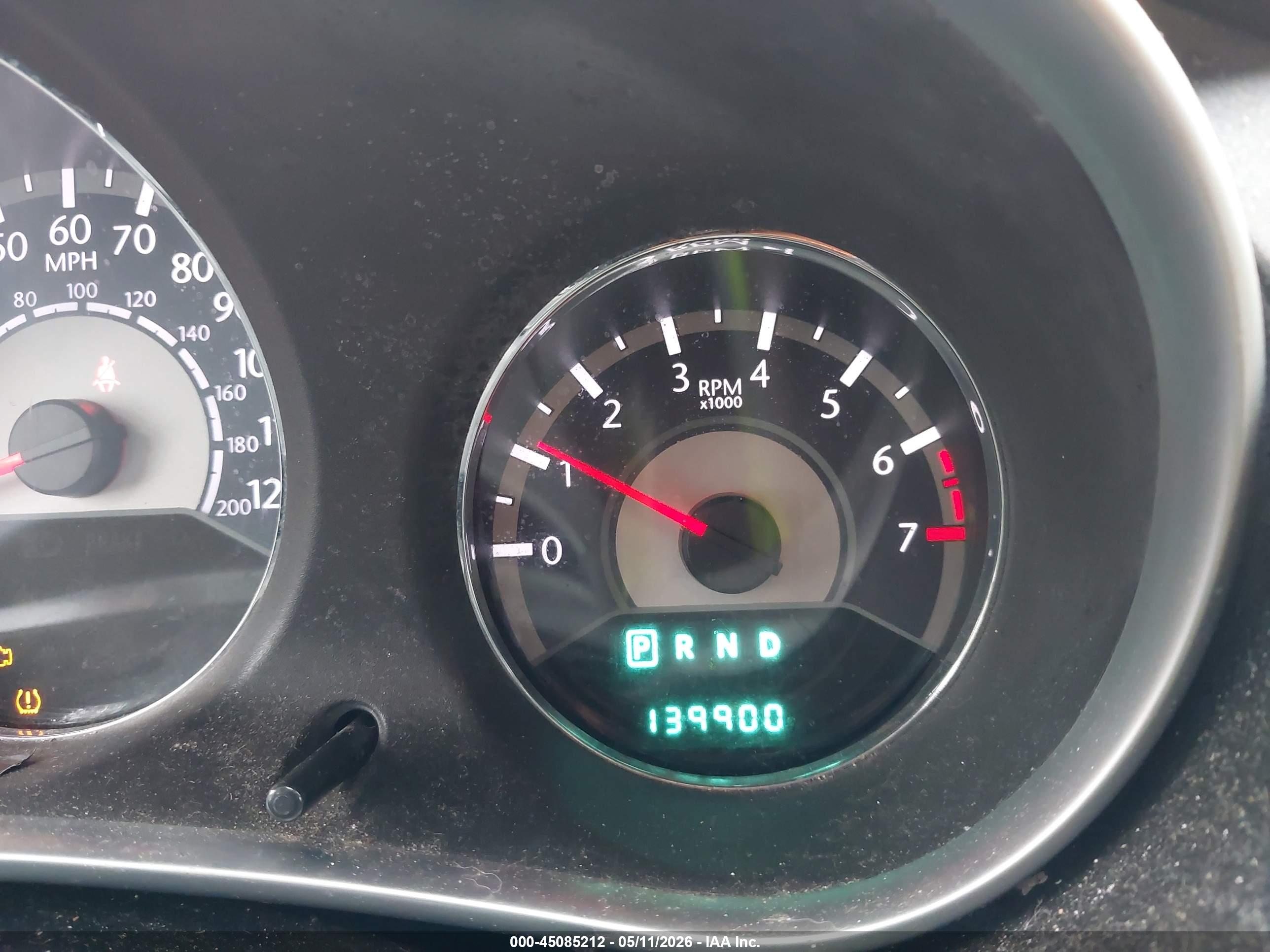 CHRYSLER 200 image 7