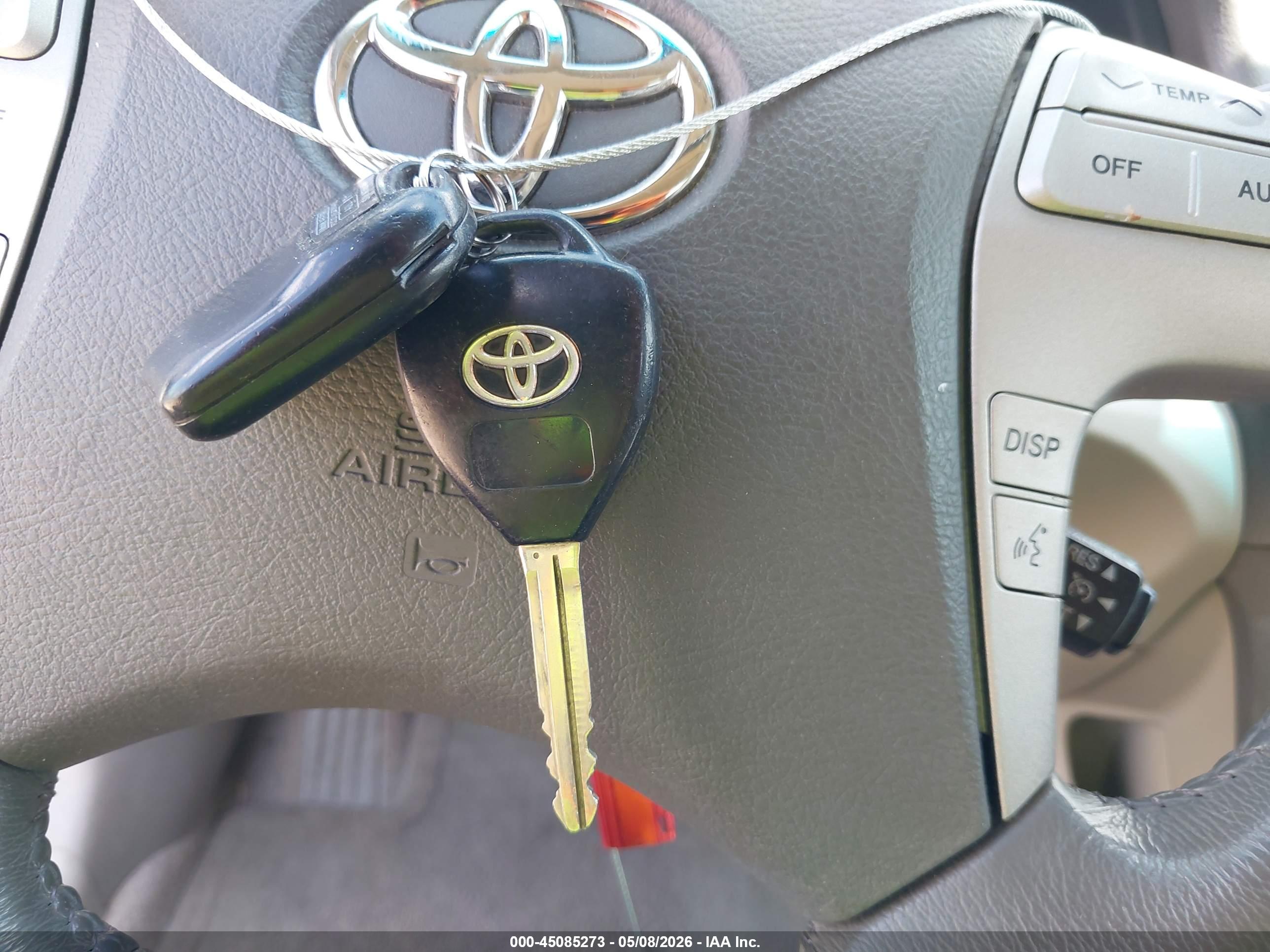 TOYOTA CAMRY image 11