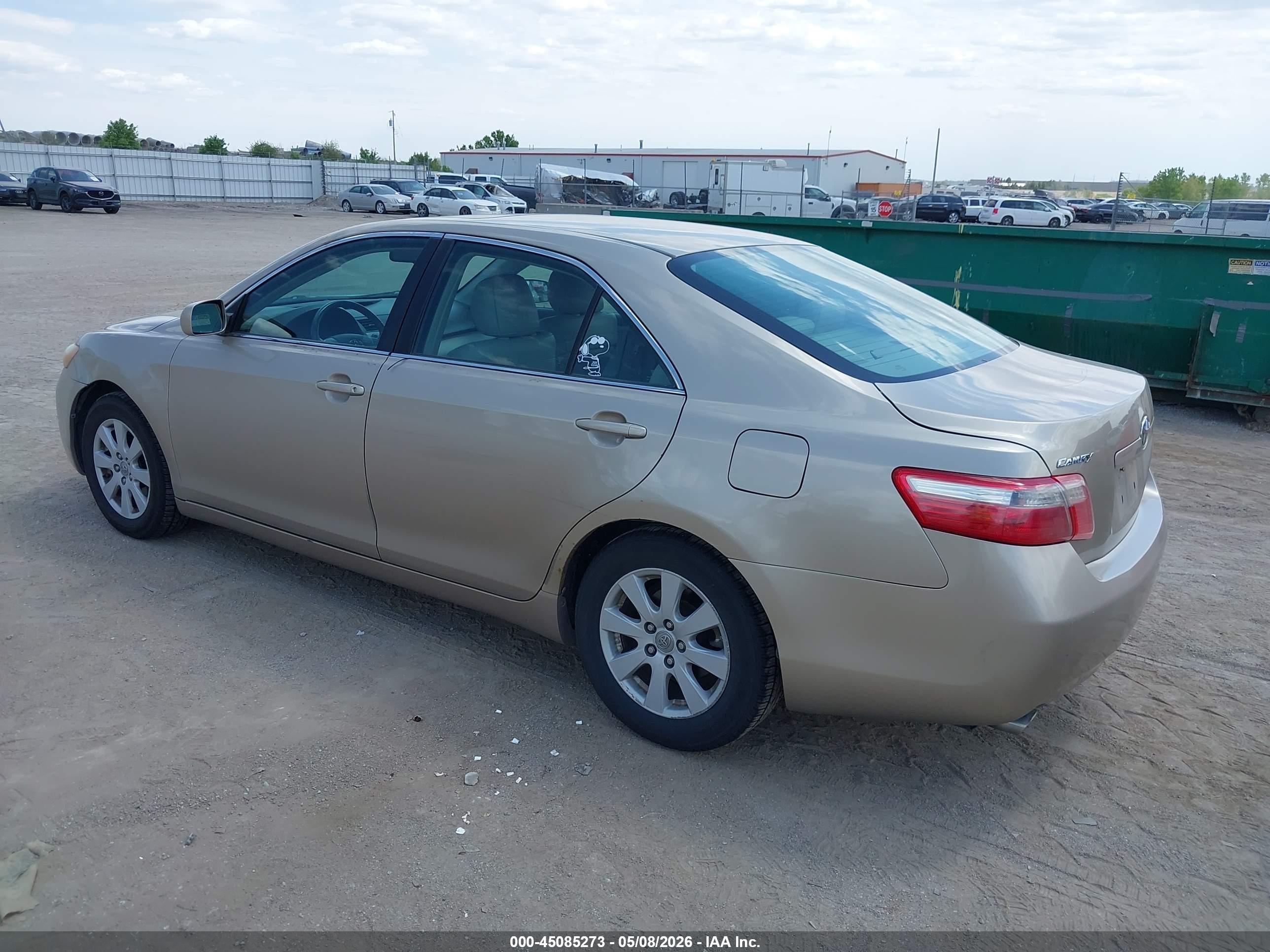 TOYOTA CAMRY image 3