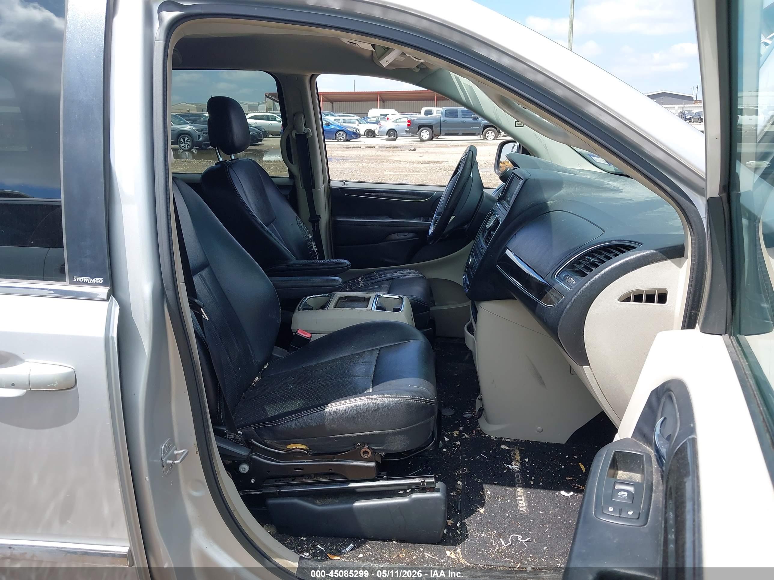 CHRYSLER TOWN image 5