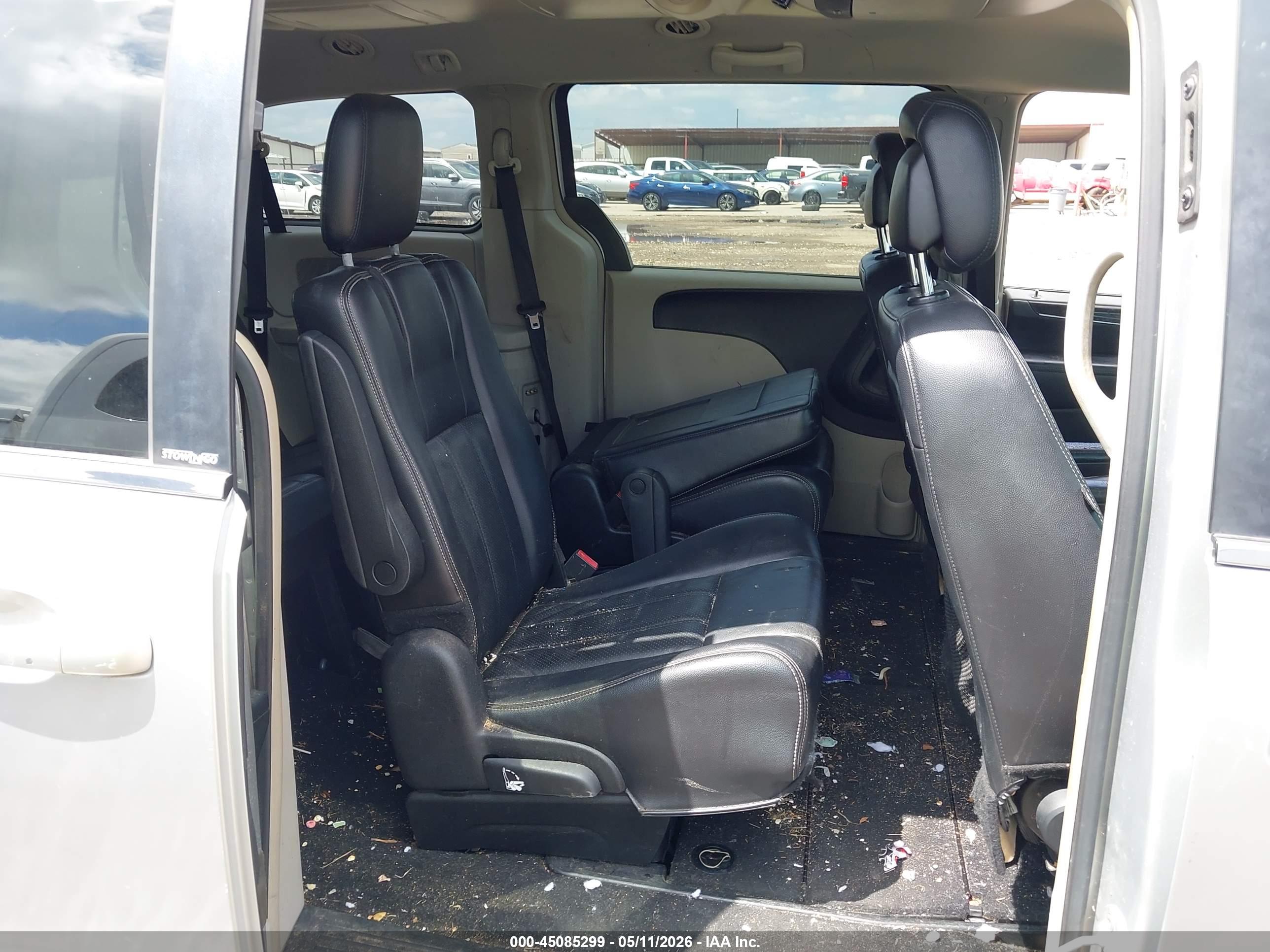 CHRYSLER TOWN image 8