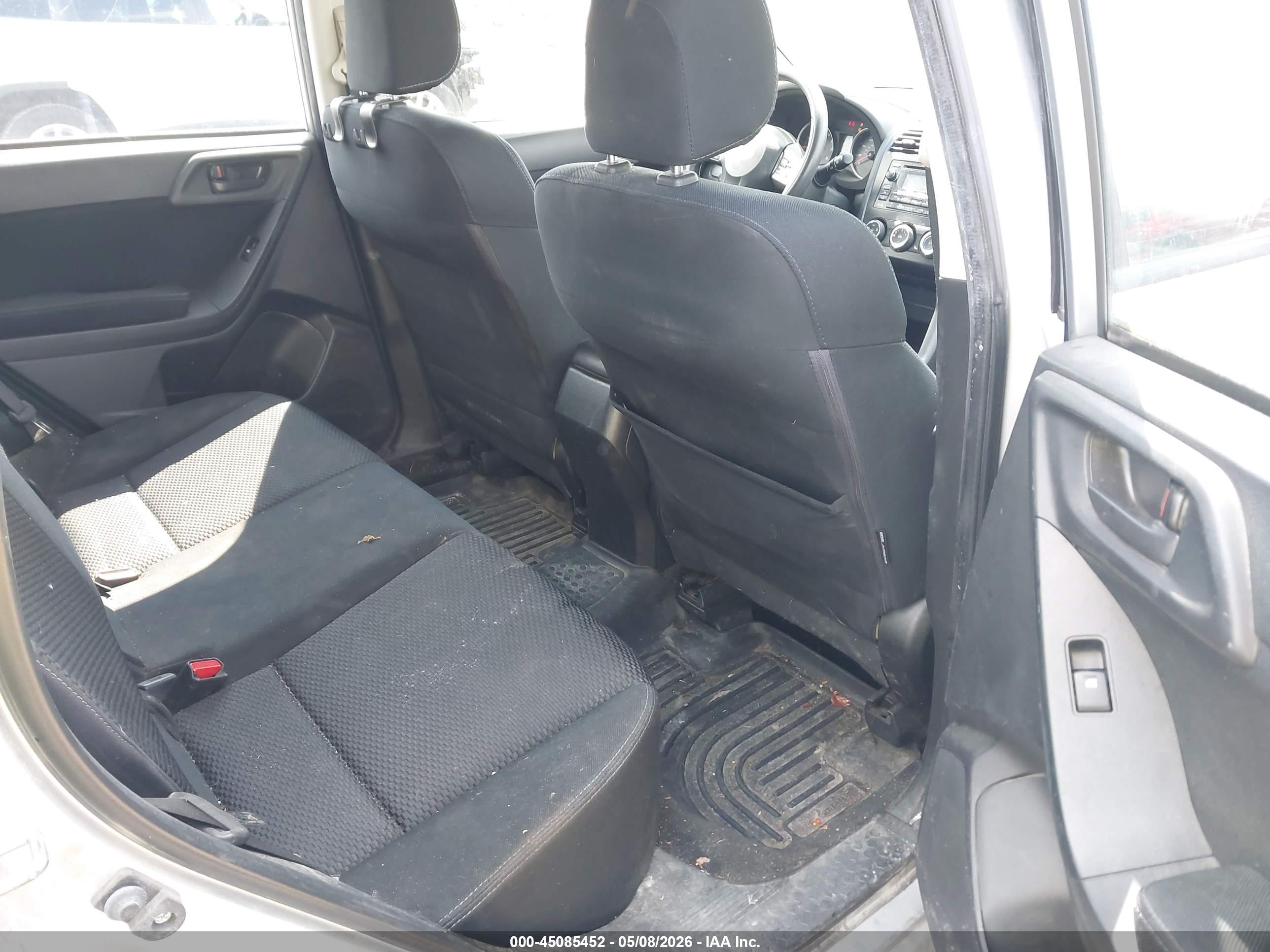 SUBARU FORESTER image 8