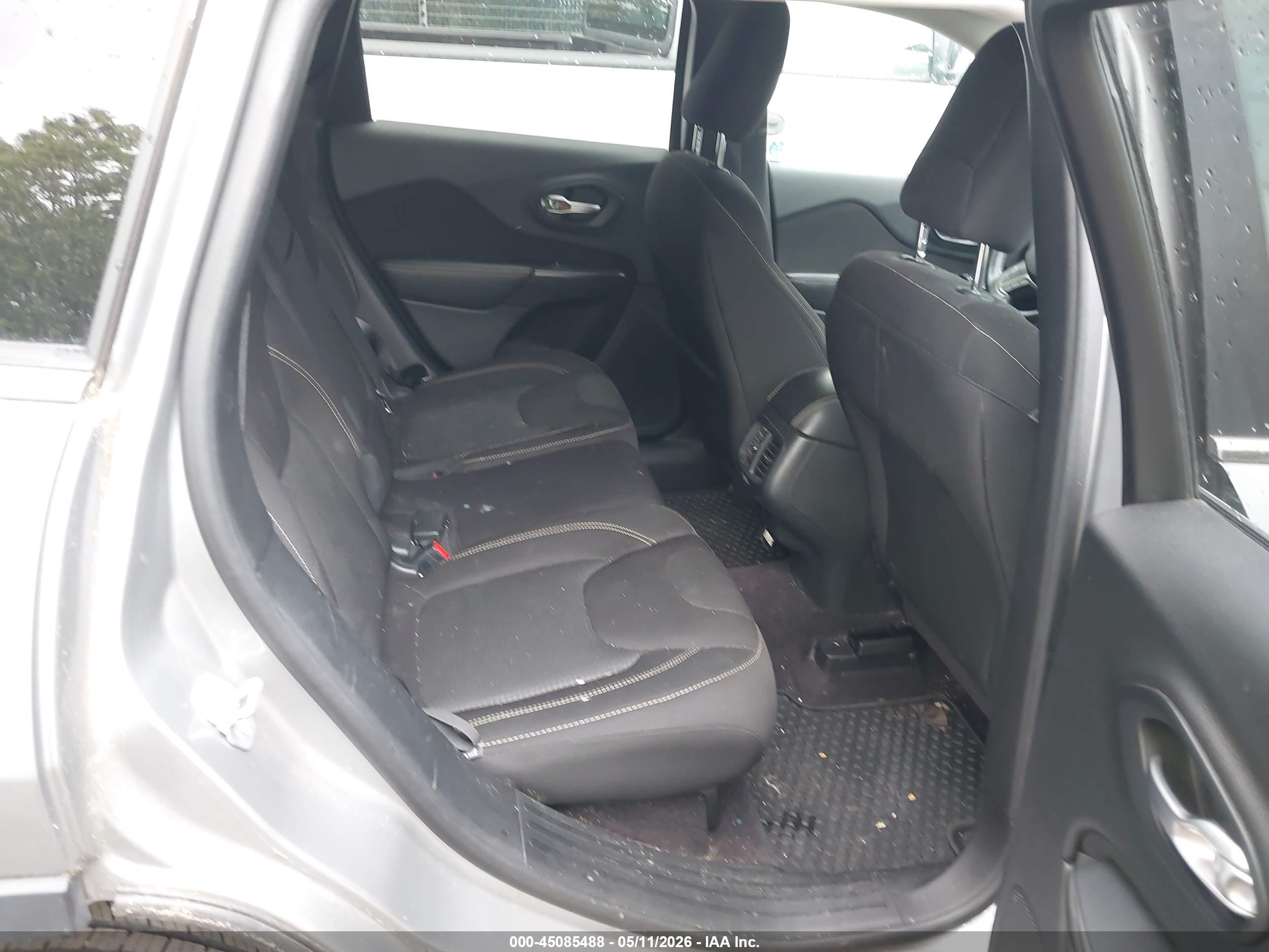 JEEP CHEROKEE image 8