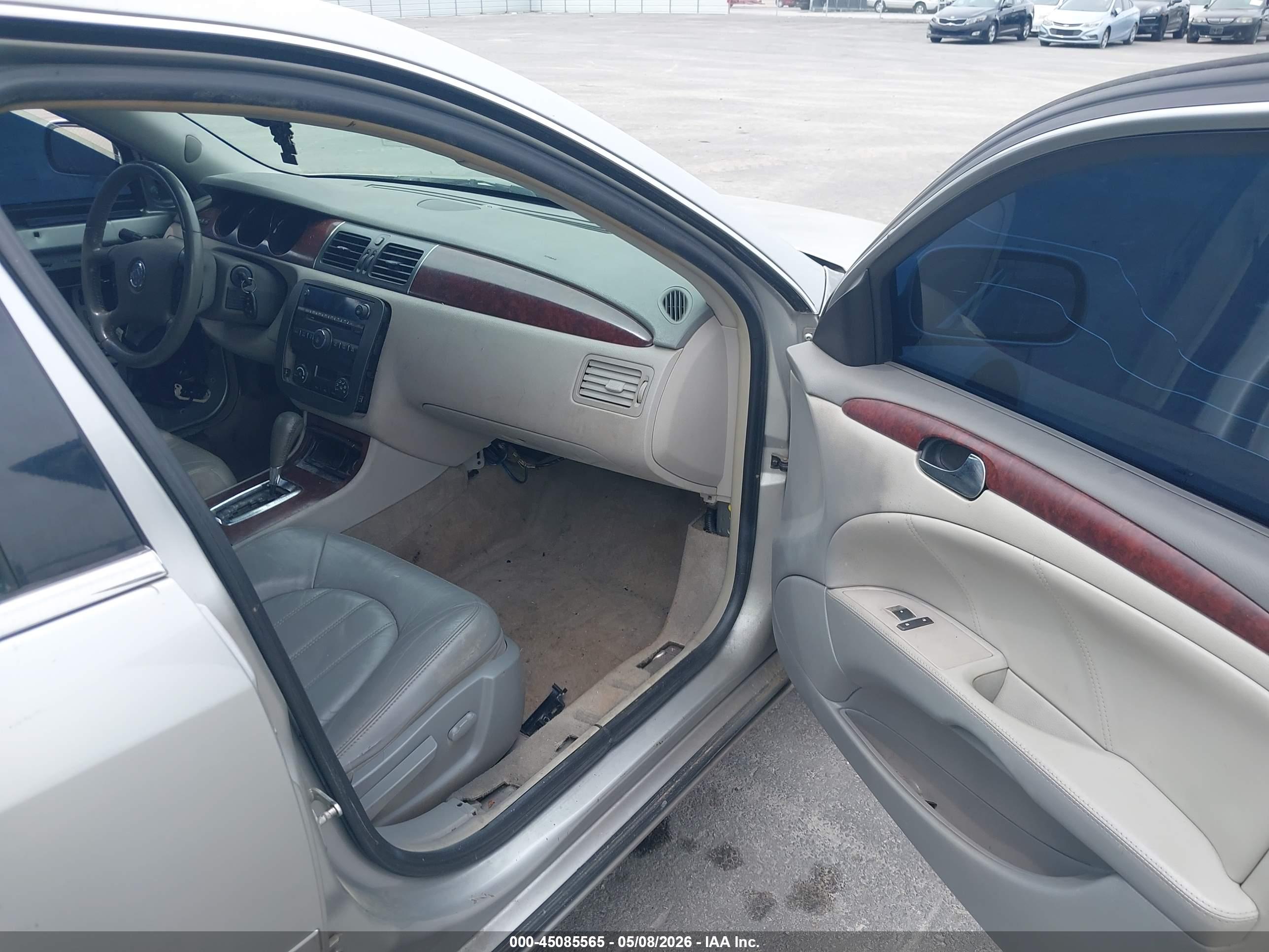 BUICK LUCERNE image 5