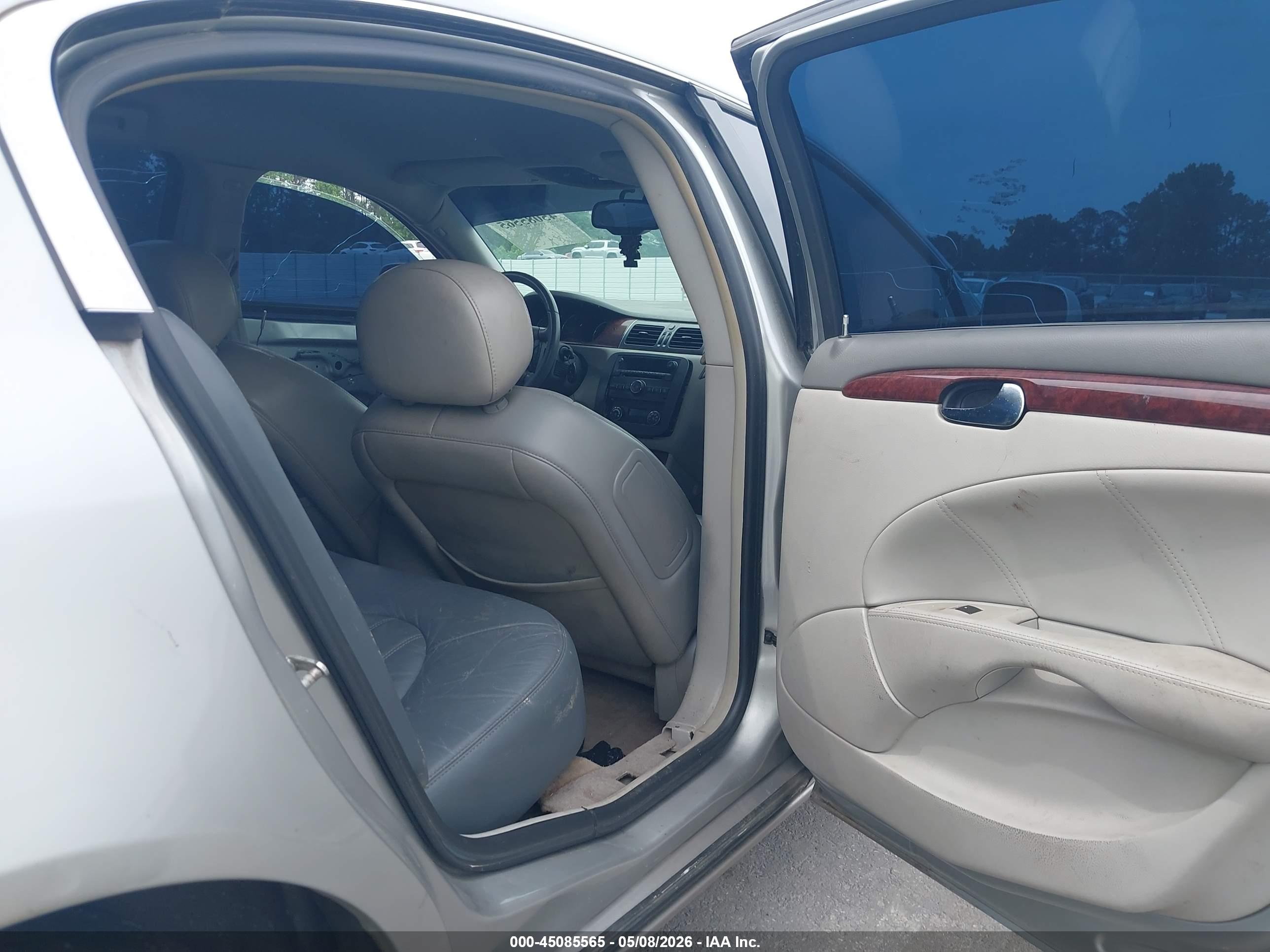 BUICK LUCERNE image 8