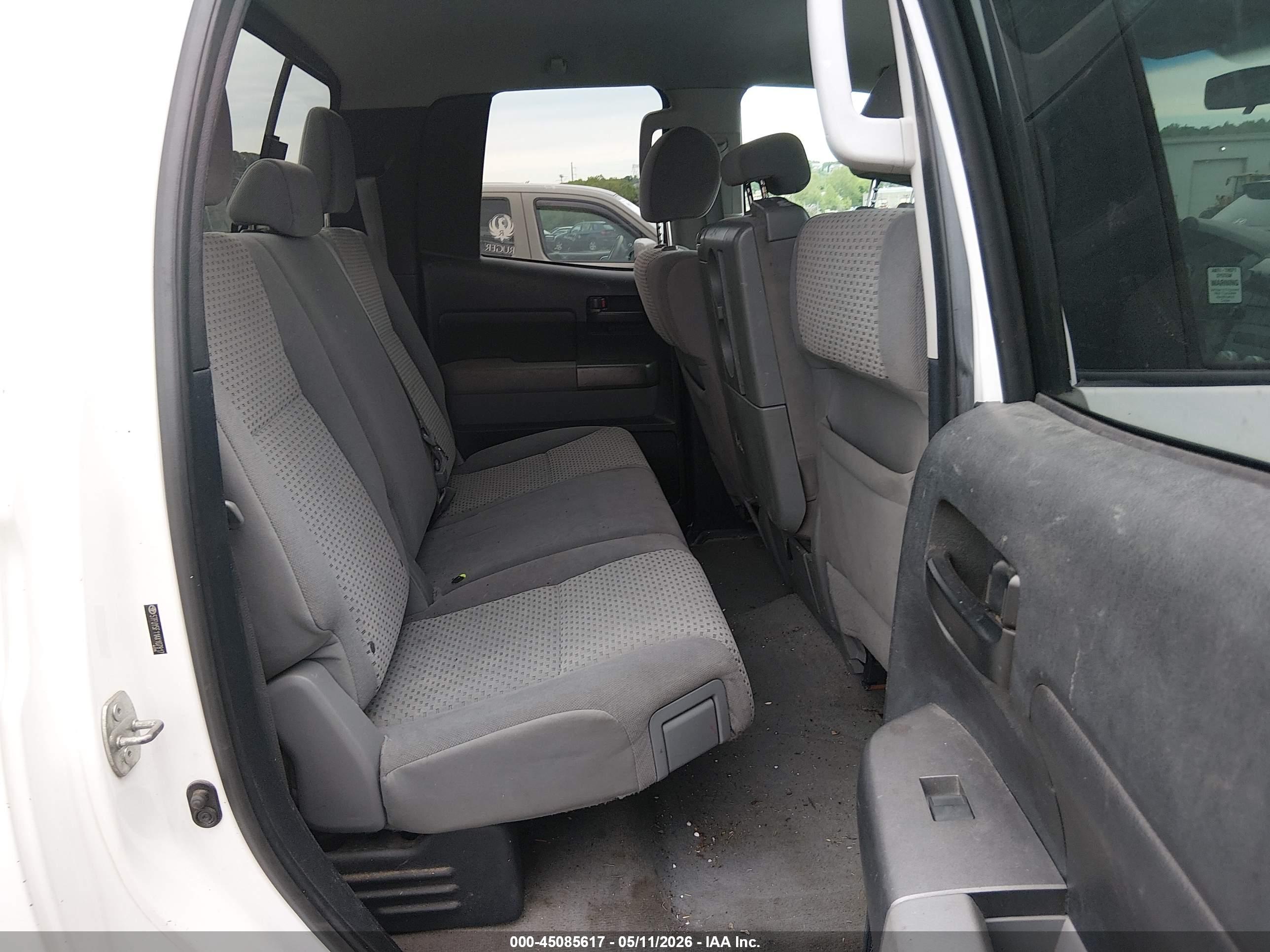 TOYOTA TUNDRA image 8