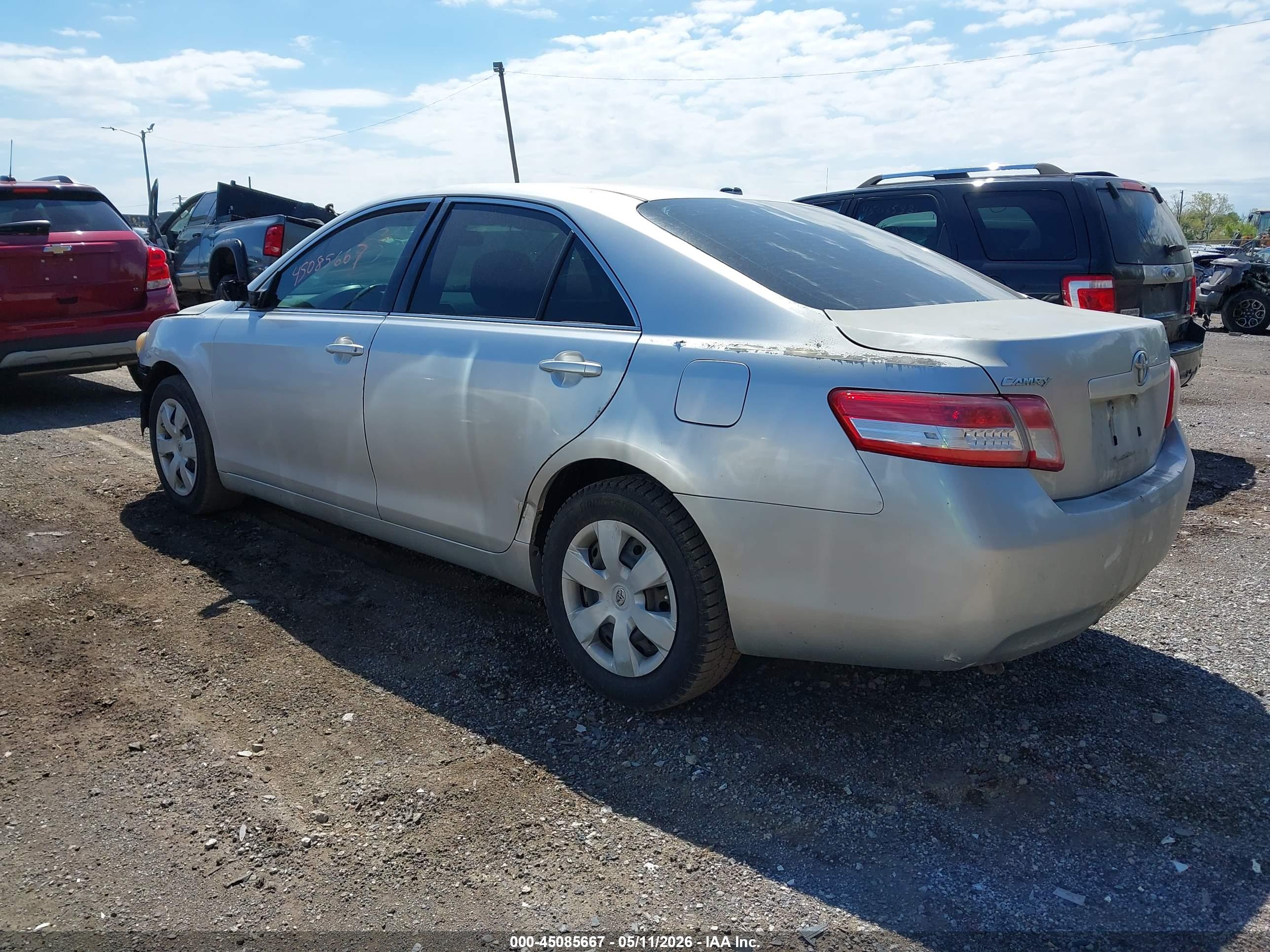TOYOTA CAMRY image 3