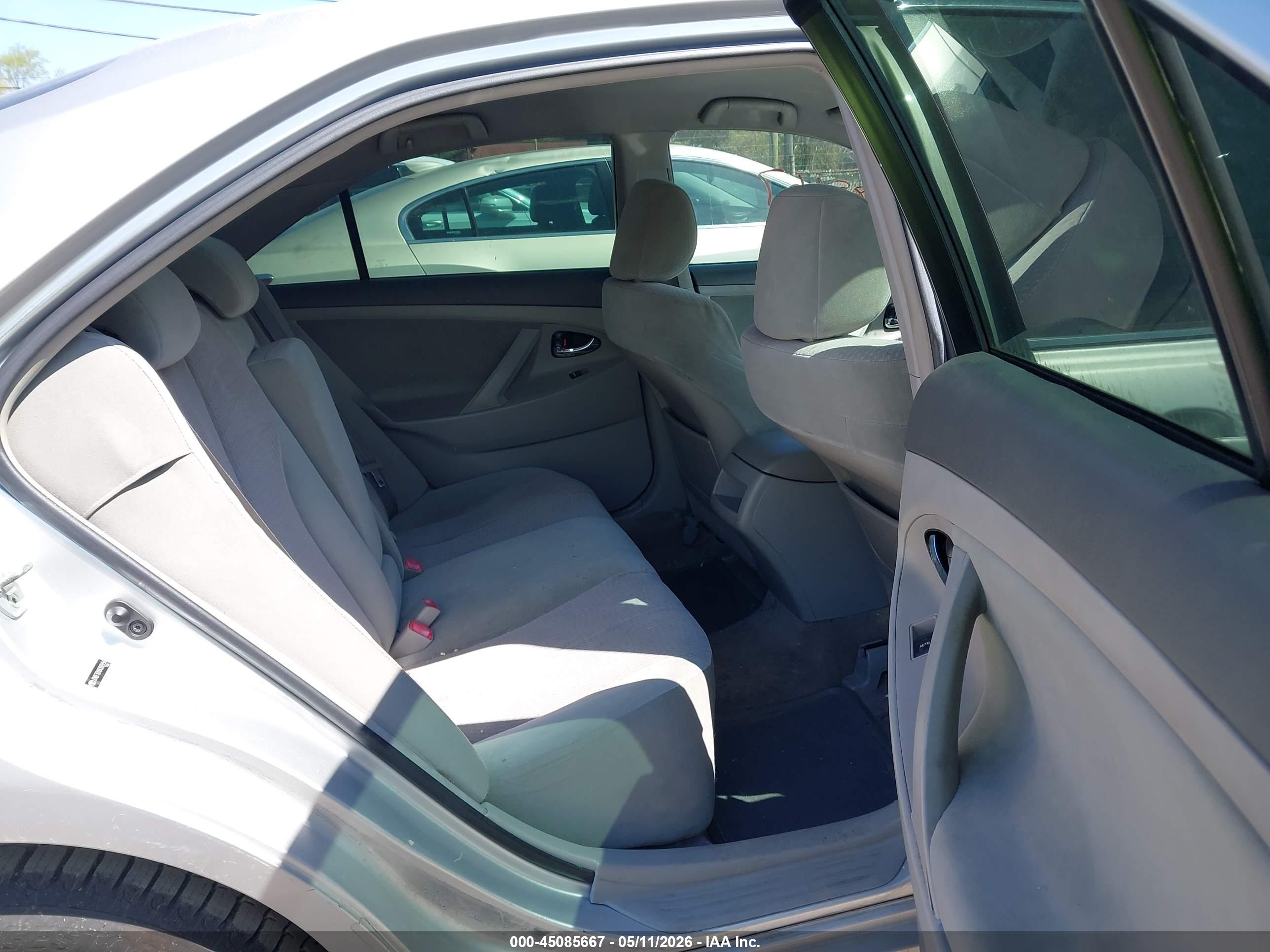 TOYOTA CAMRY image 8