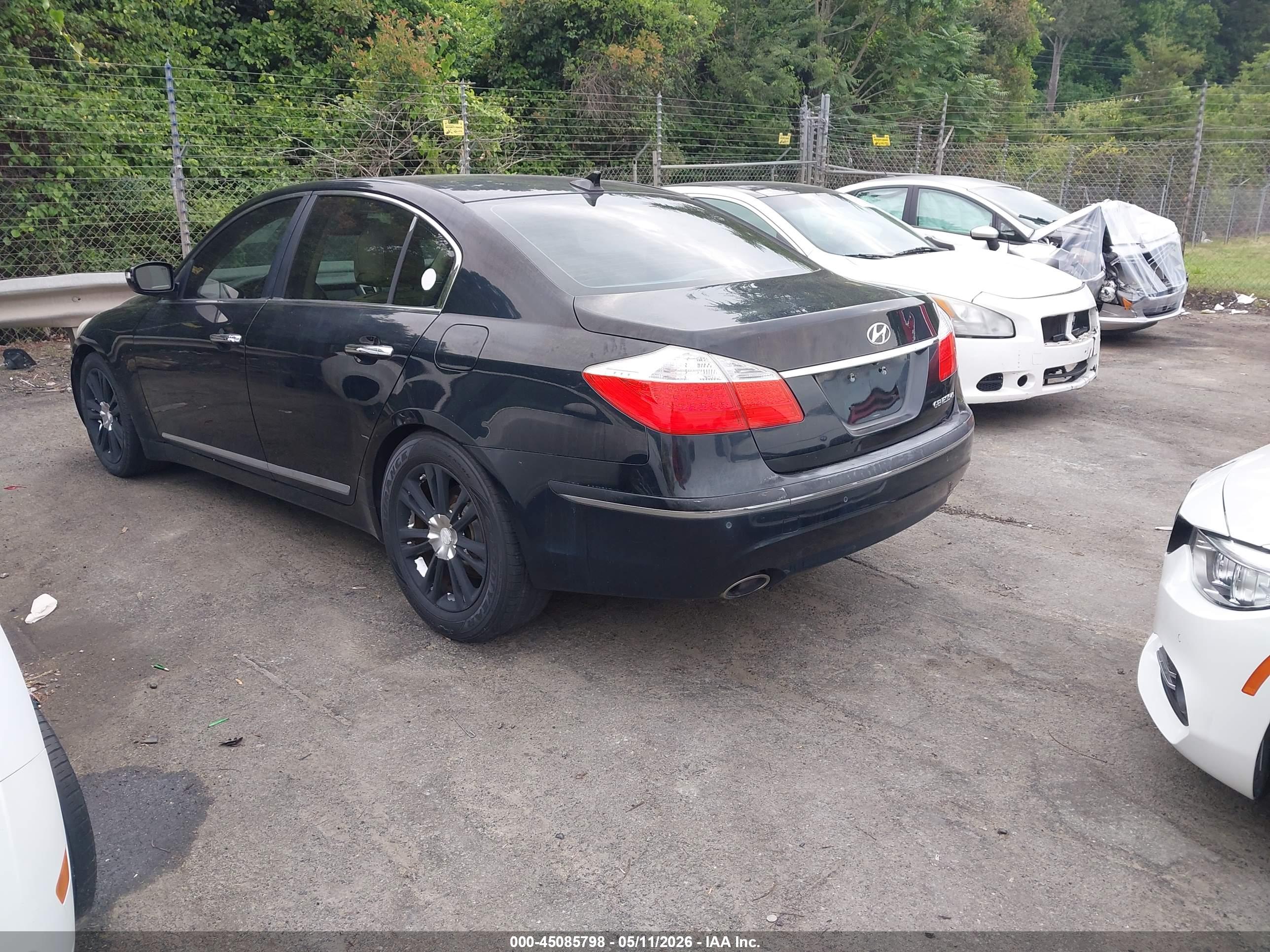 HYUNDAI GENESIS image 3