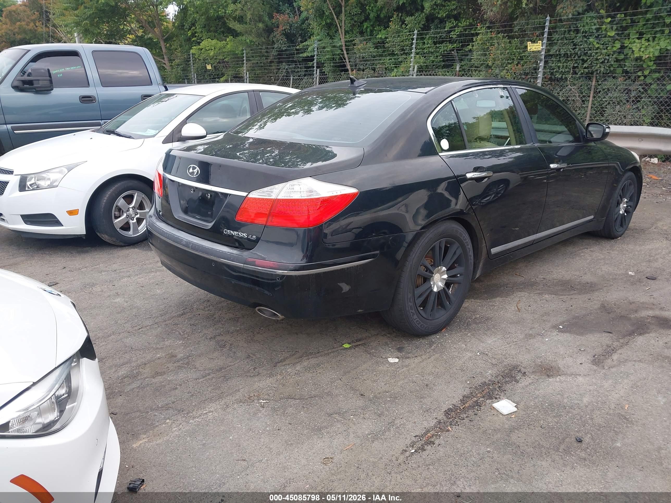 HYUNDAI GENESIS image 4