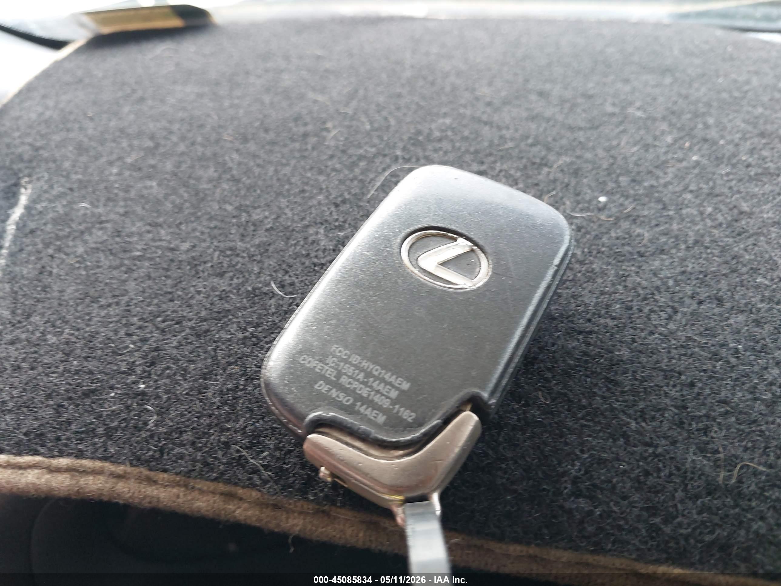 LEXUS IS image 11
