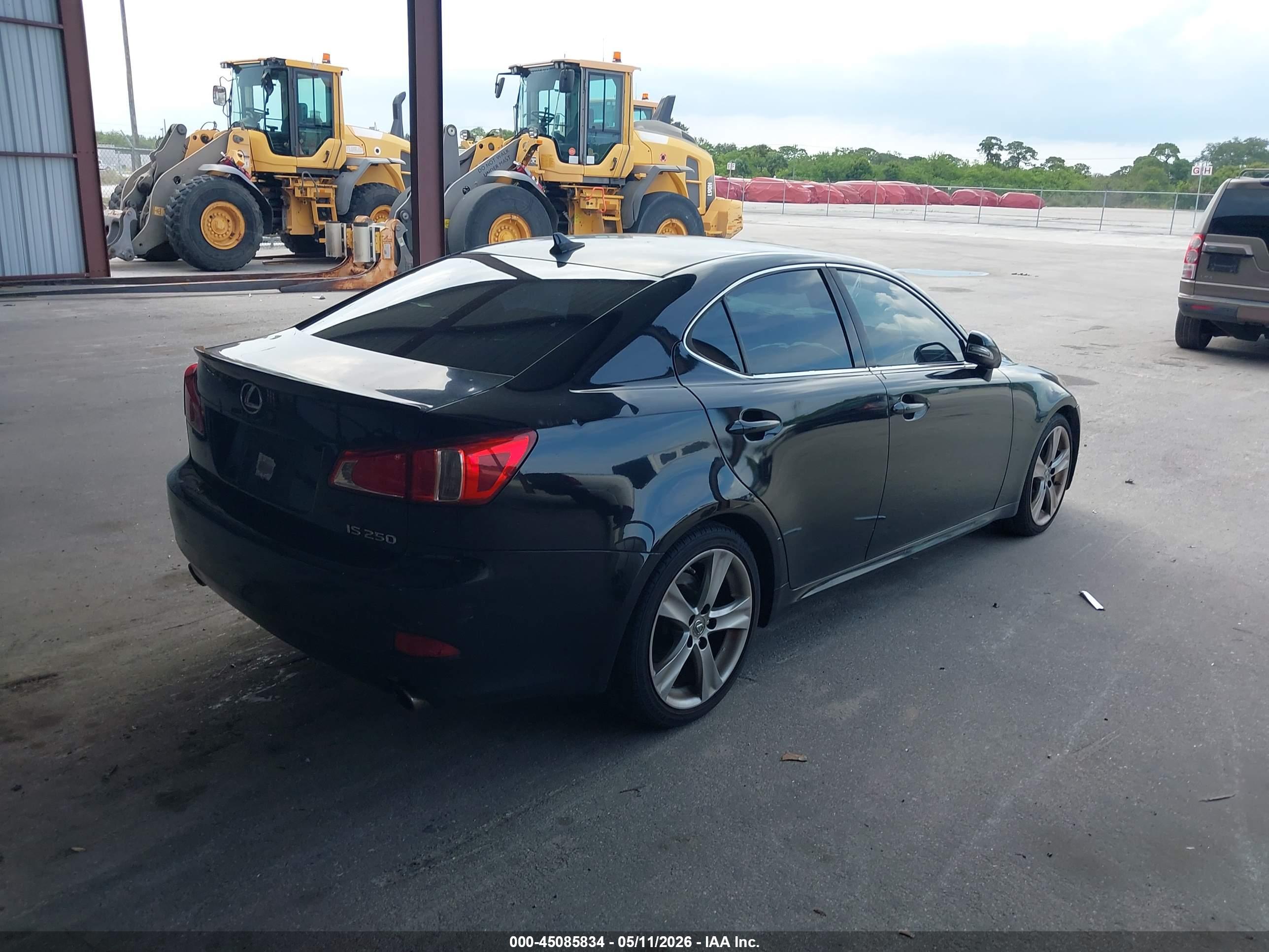 LEXUS IS image 4
