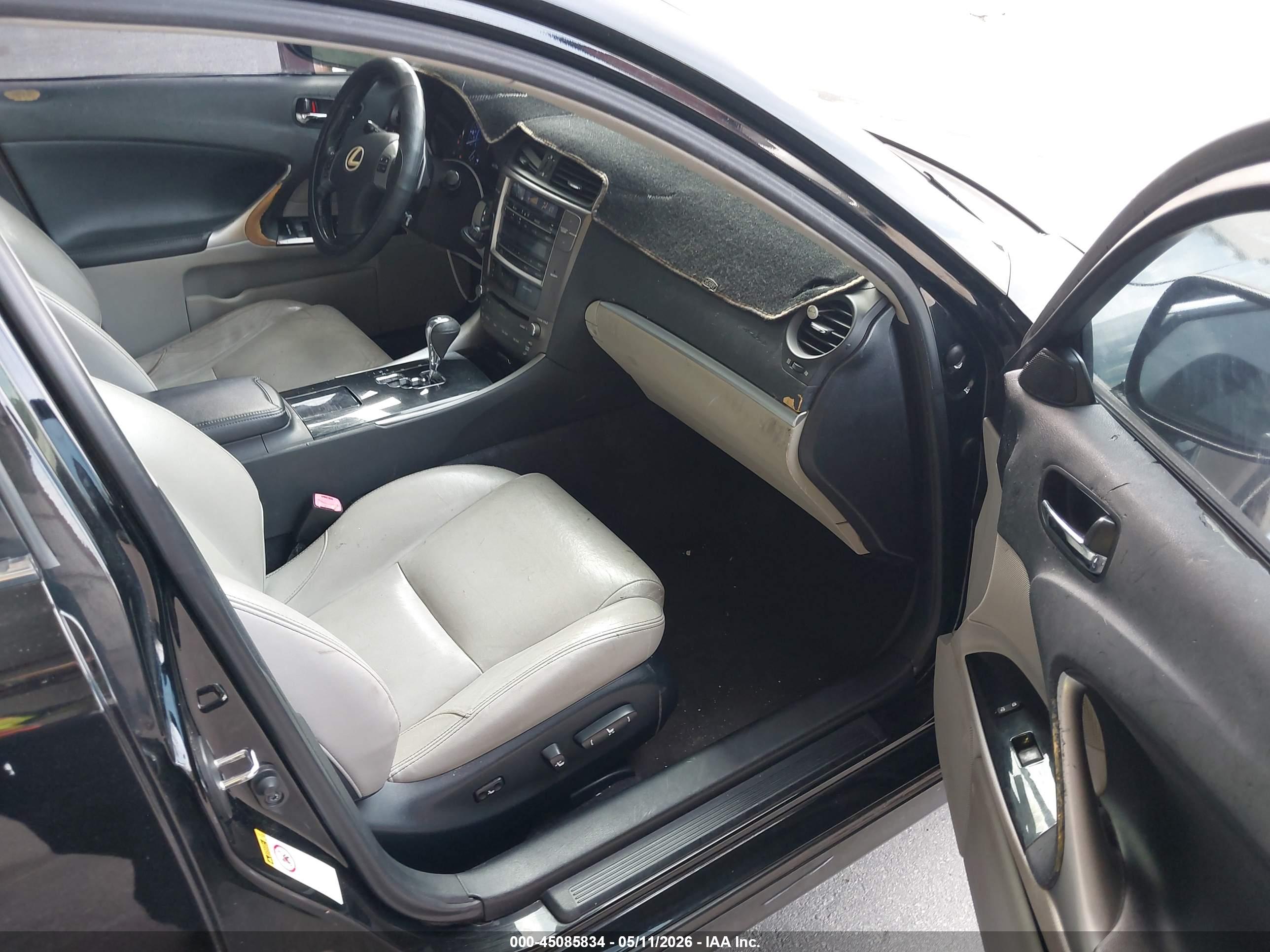 LEXUS IS image 5