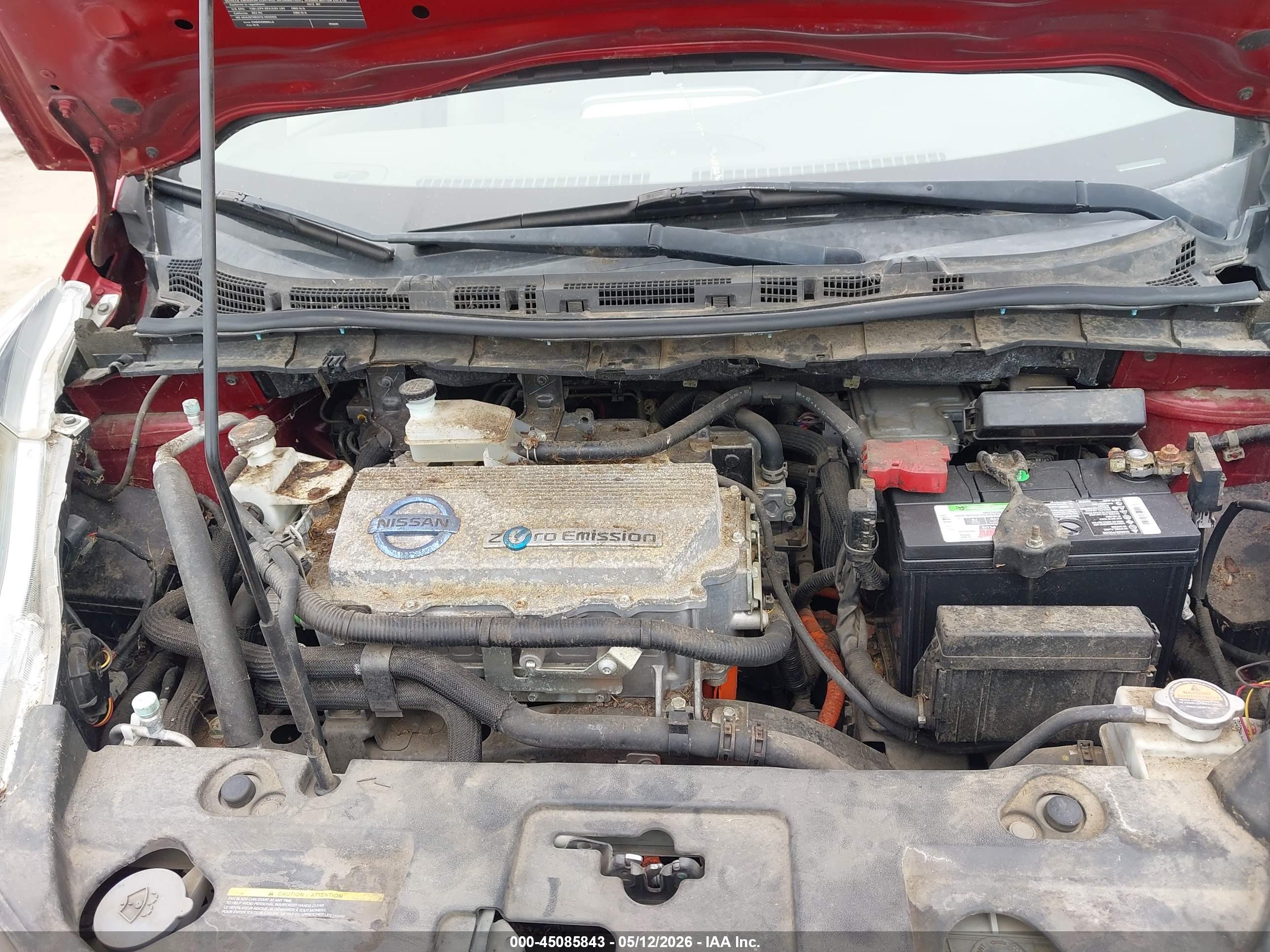 NISSAN LEAF image 10