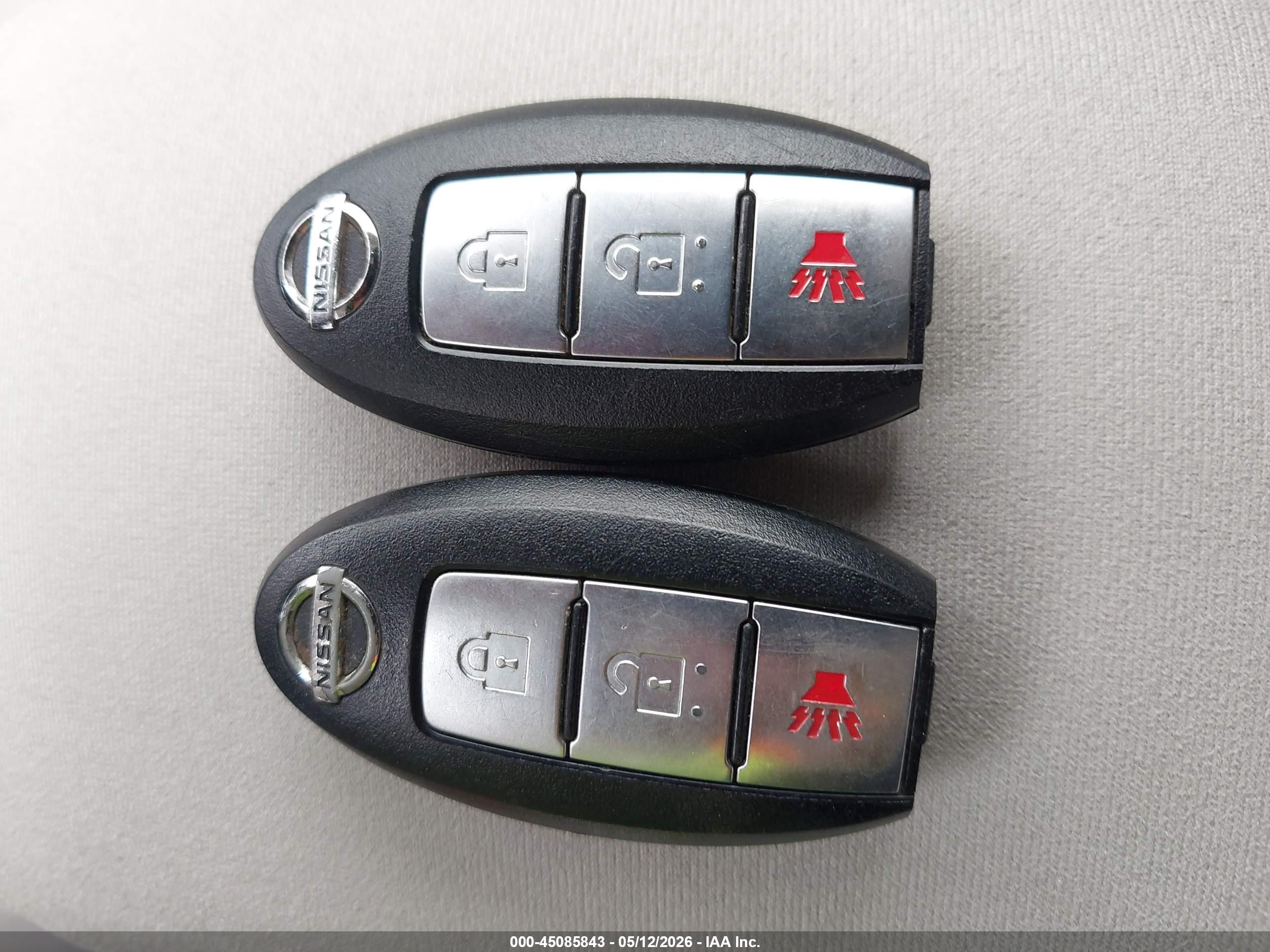 NISSAN LEAF image 11
