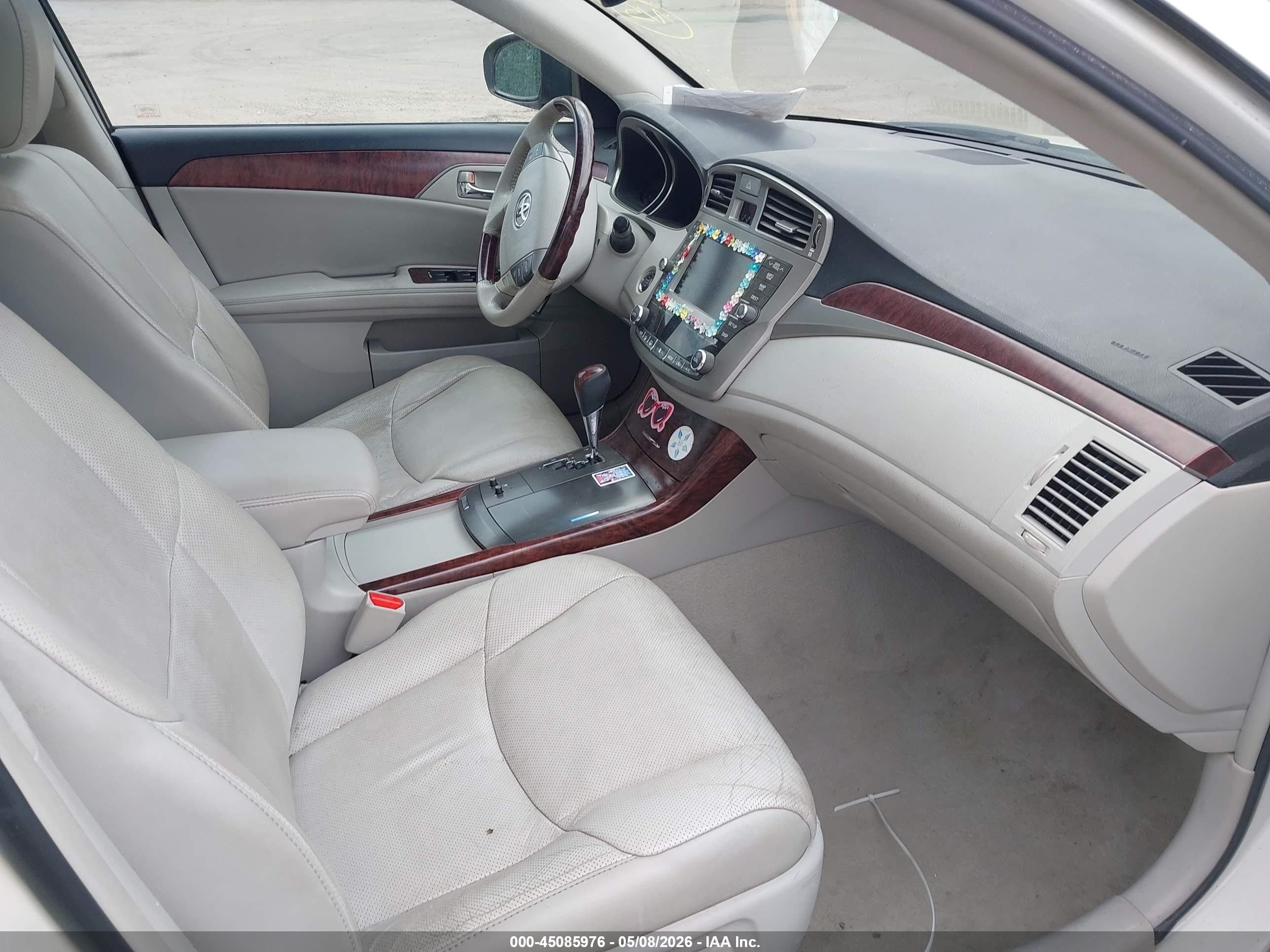 TOYOTA AVALON image 5