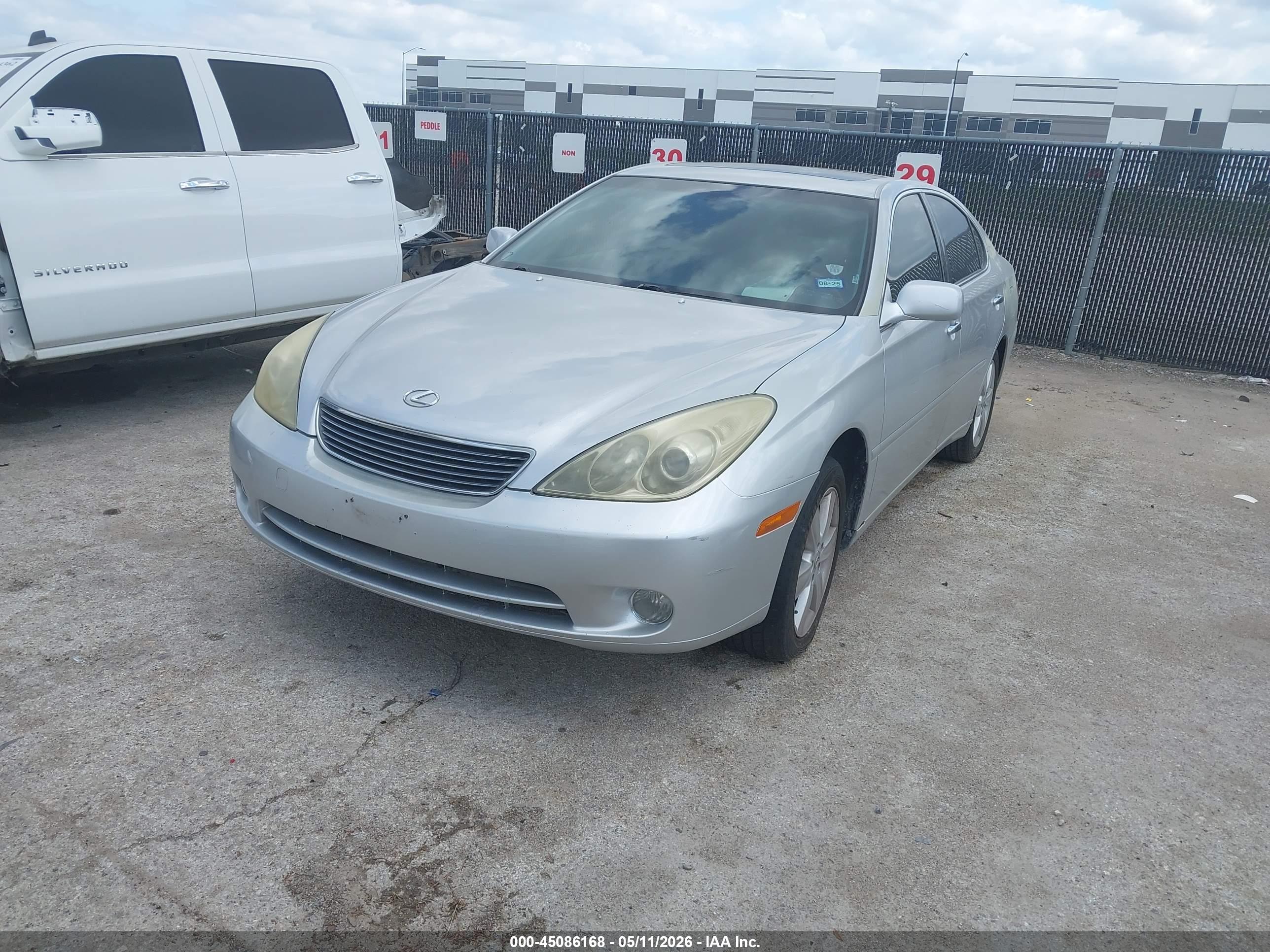 LEXUS ES image 2