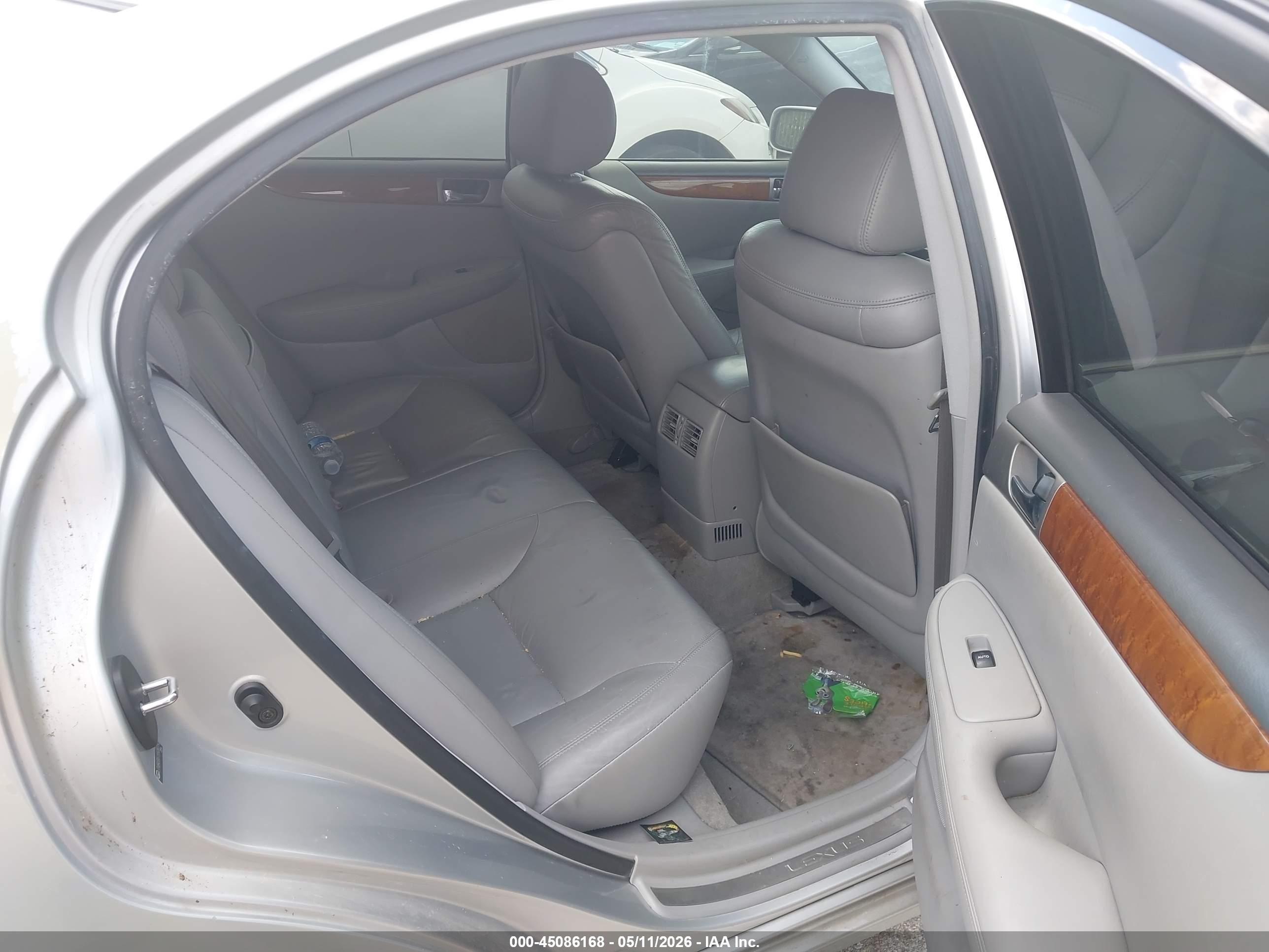 LEXUS ES image 8